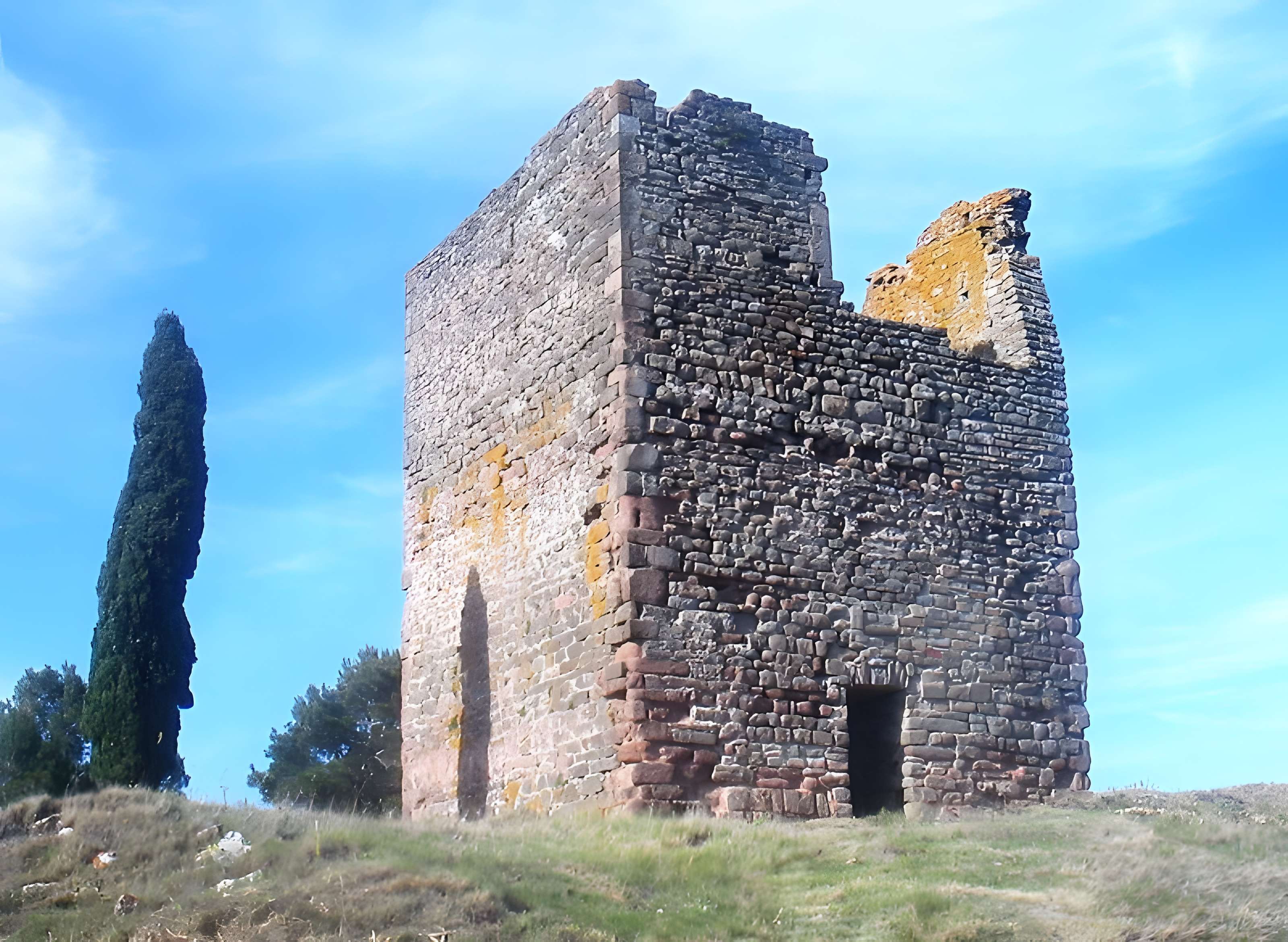 Tour romane d'Escales 