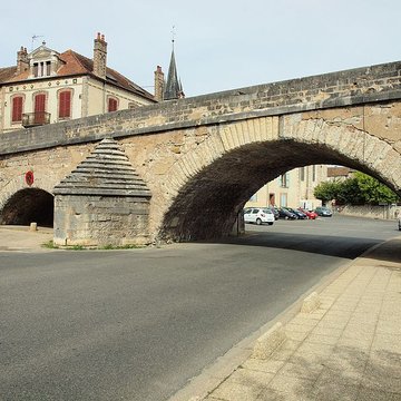 Vieux pont de Pont-sur-Yonne