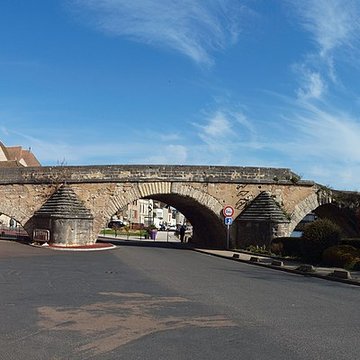 Vieux pont de Pont-sur-Yonne