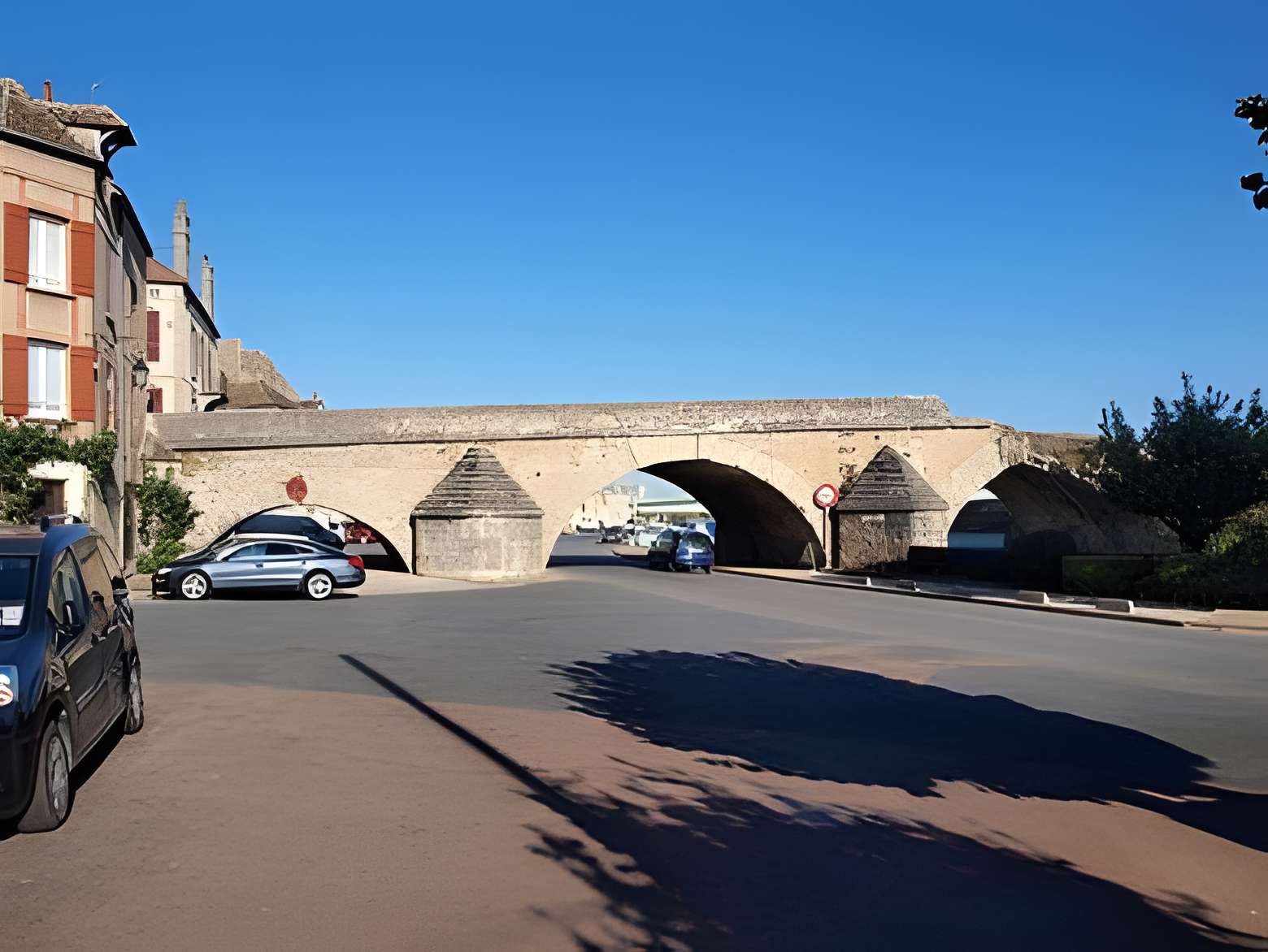 Vieux pont de Pont-sur-Yonne 