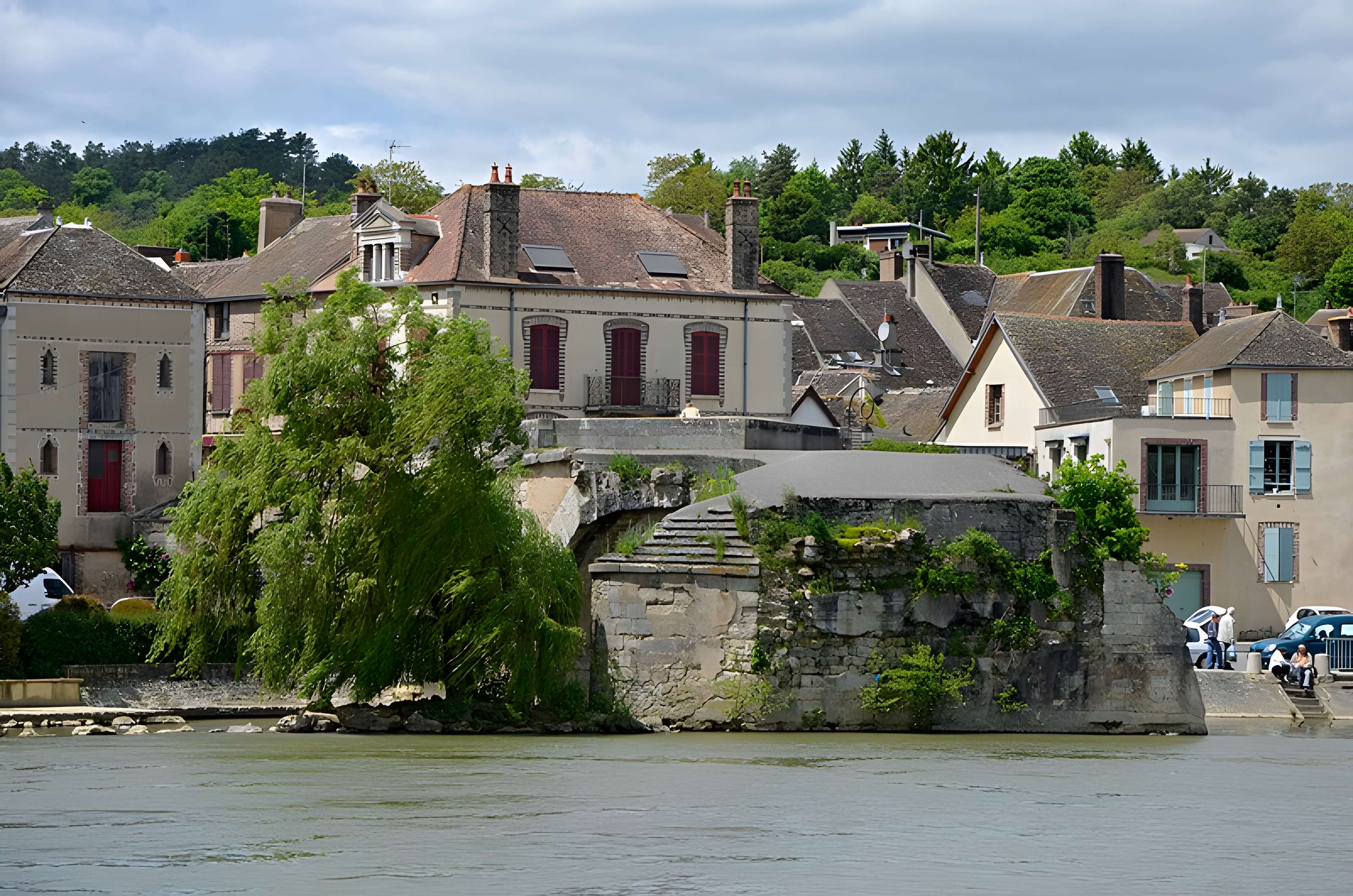 Vieux pont de Pont-sur-Yonne