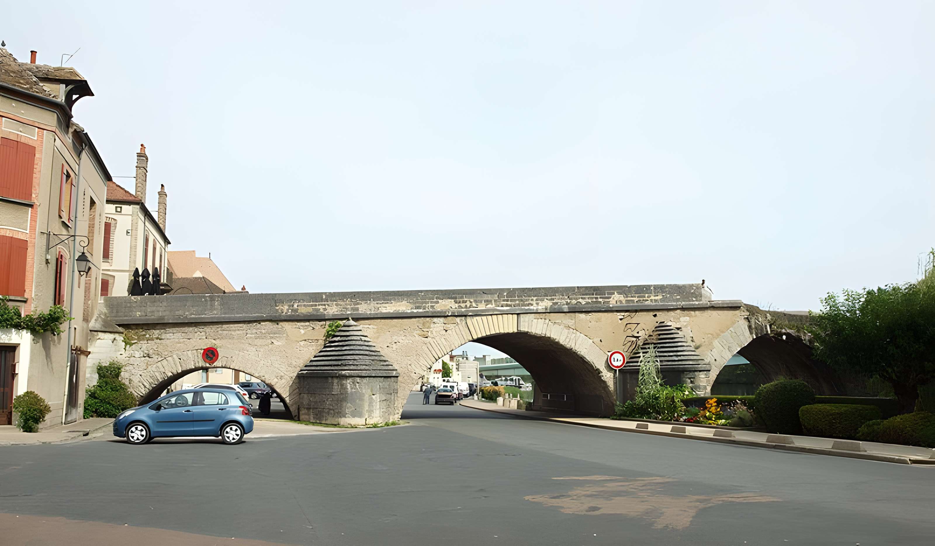 Vieux pont de Pont-sur-Yonne