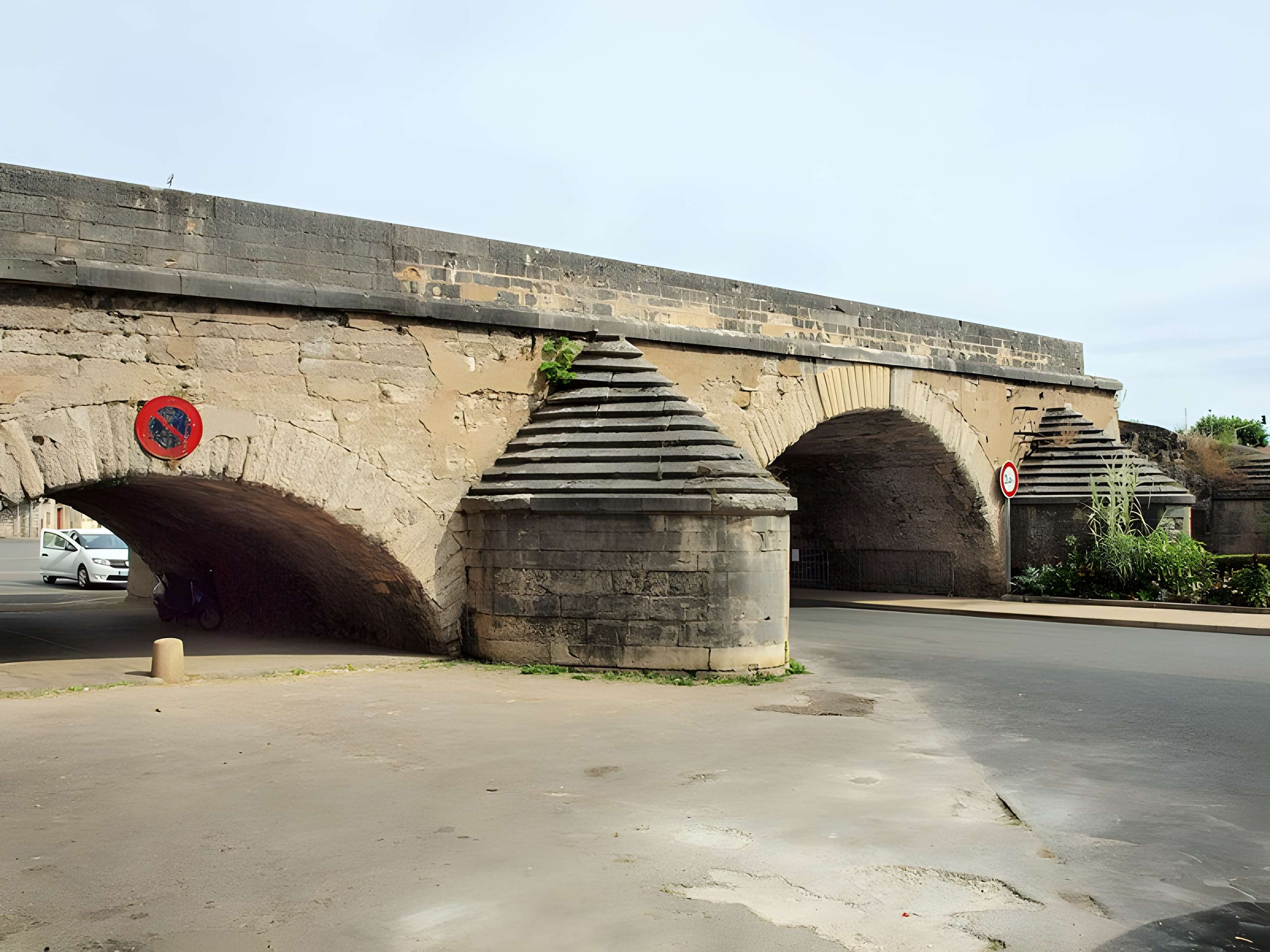 Vieux pont de Pont-sur-Yonne