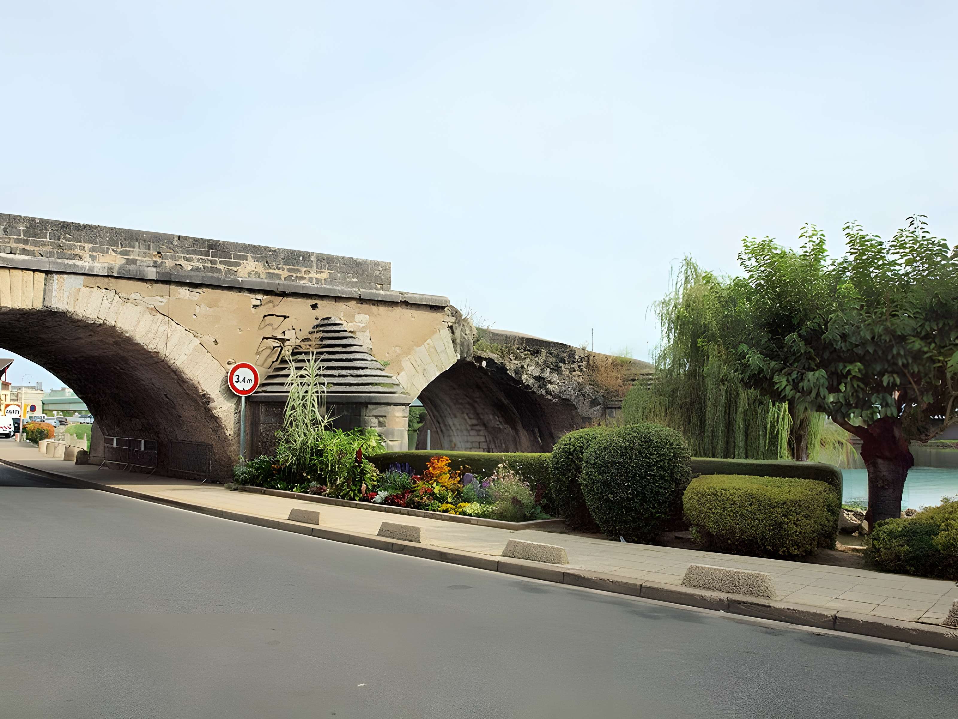 Vieux pont de Pont-sur-Yonne