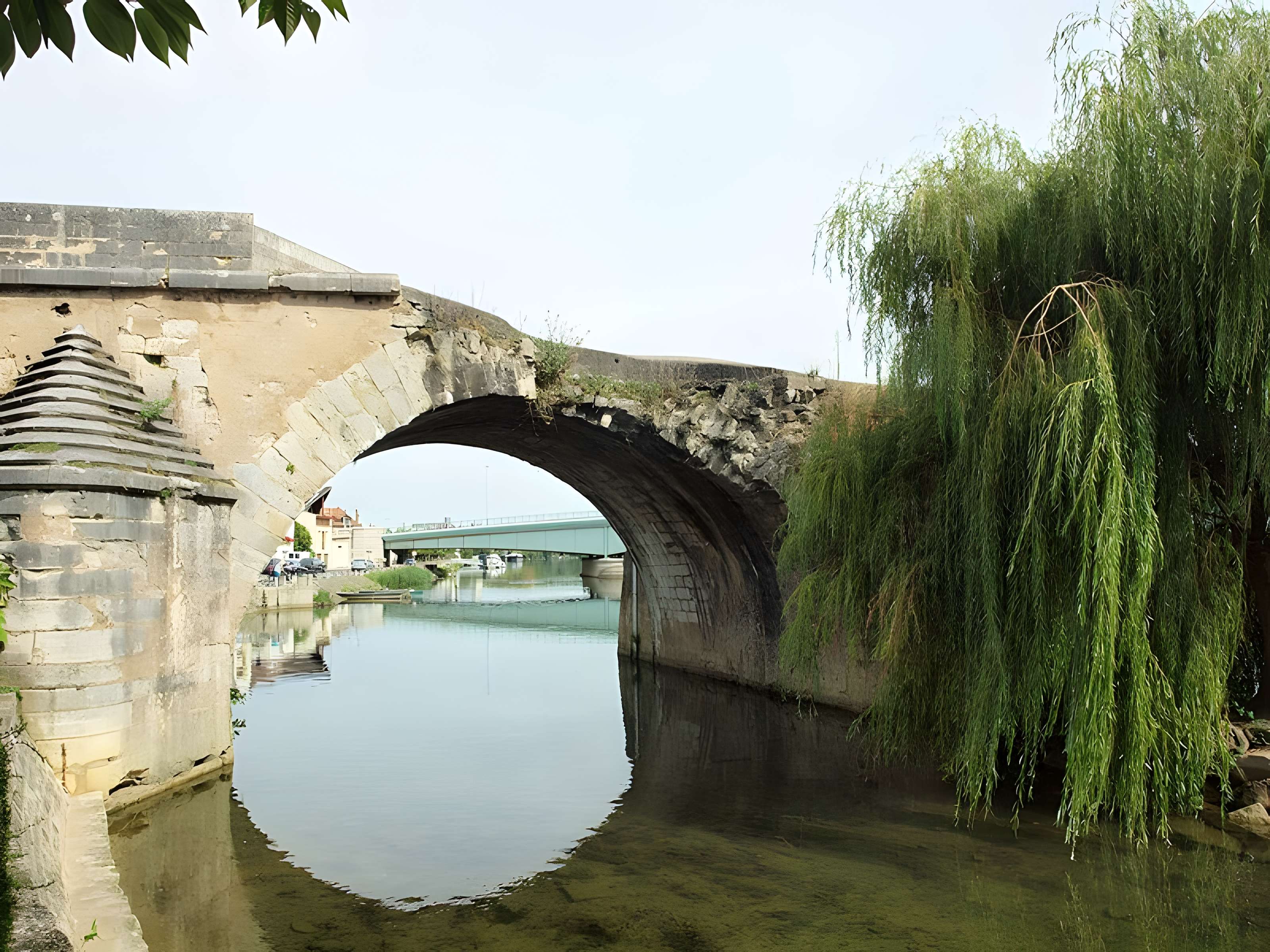Vieux pont de Pont-sur-Yonne