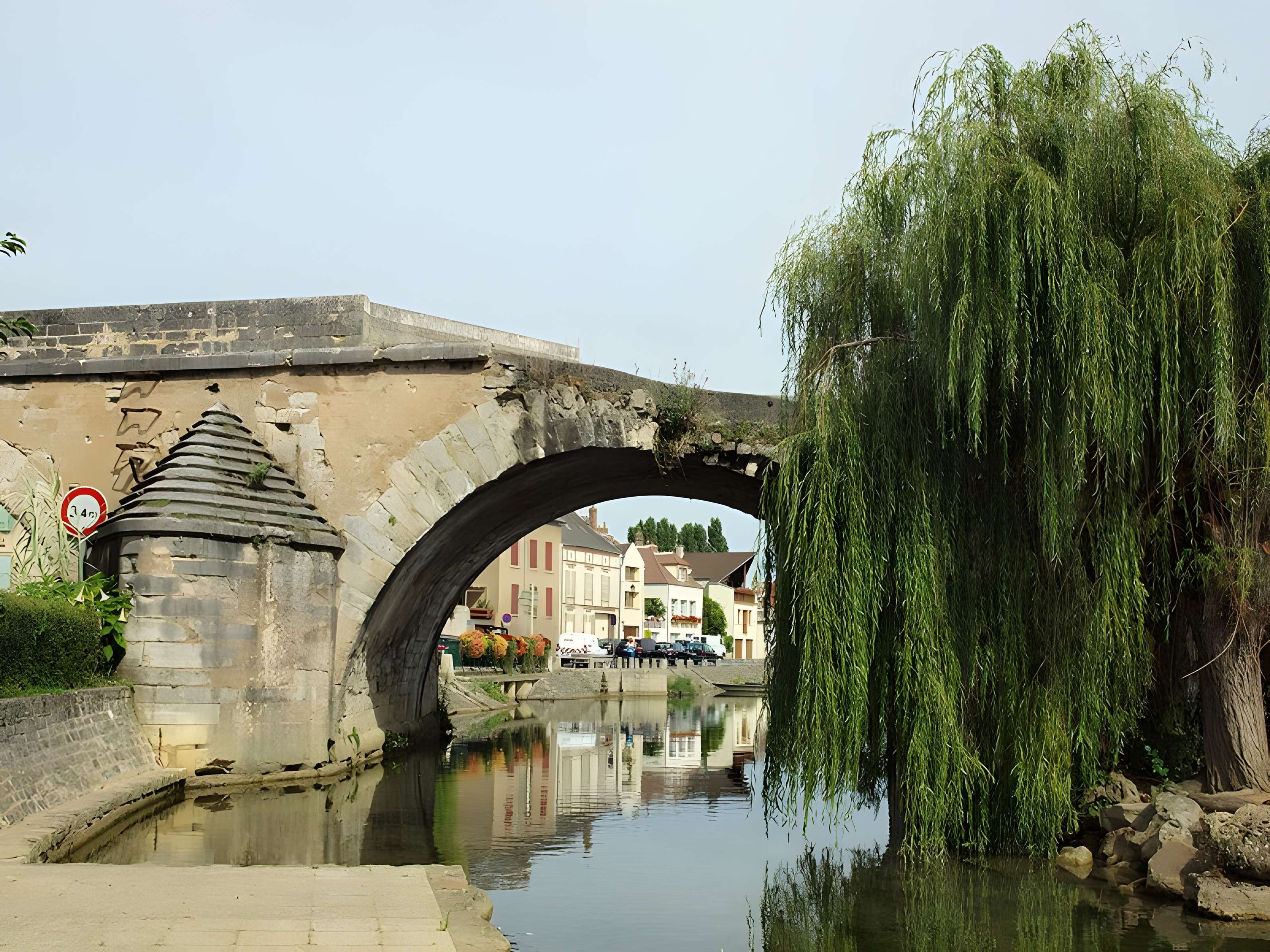 Vieux pont de Pont-sur-Yonne