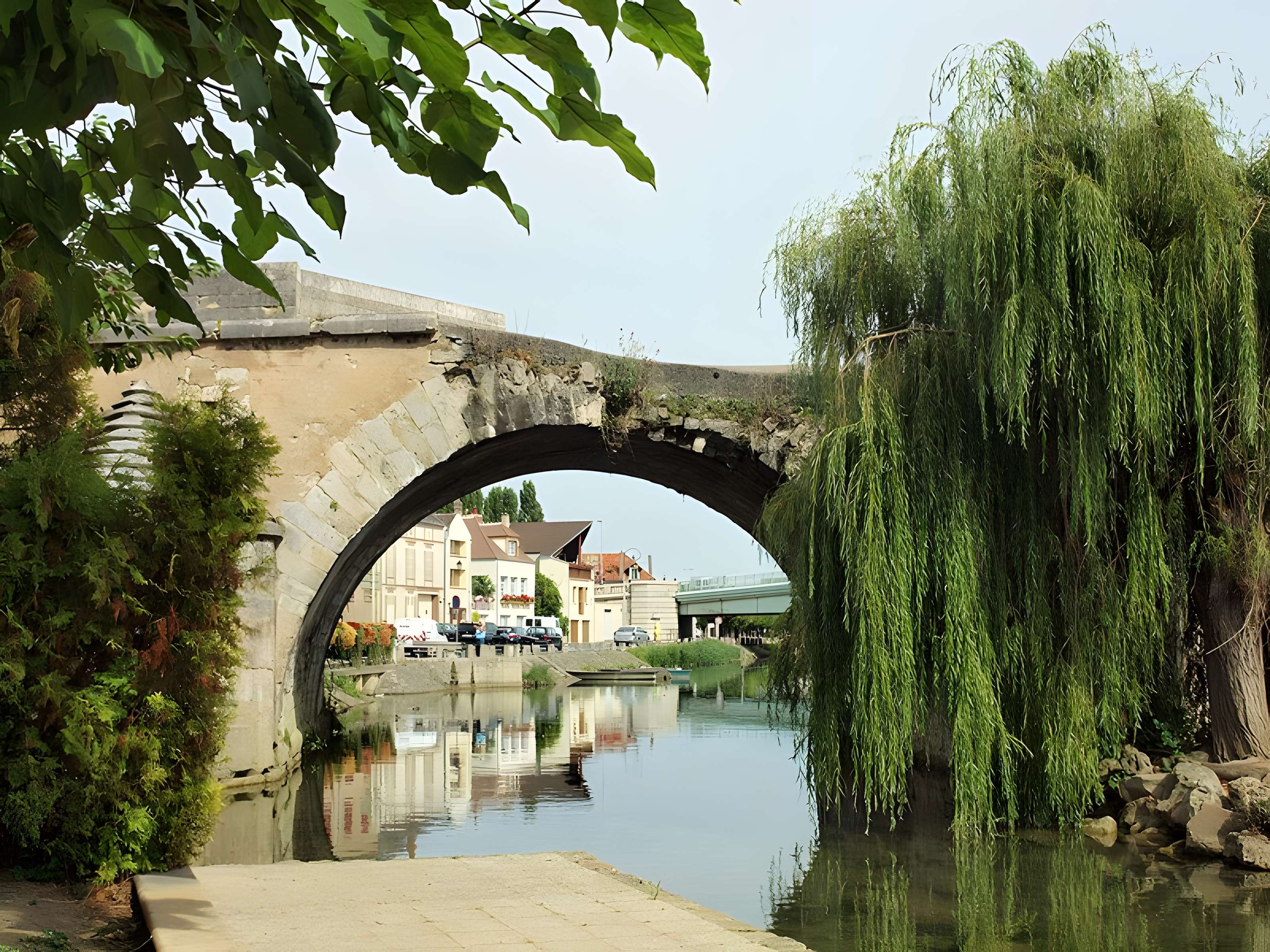 Vieux pont de Pont-sur-Yonne
