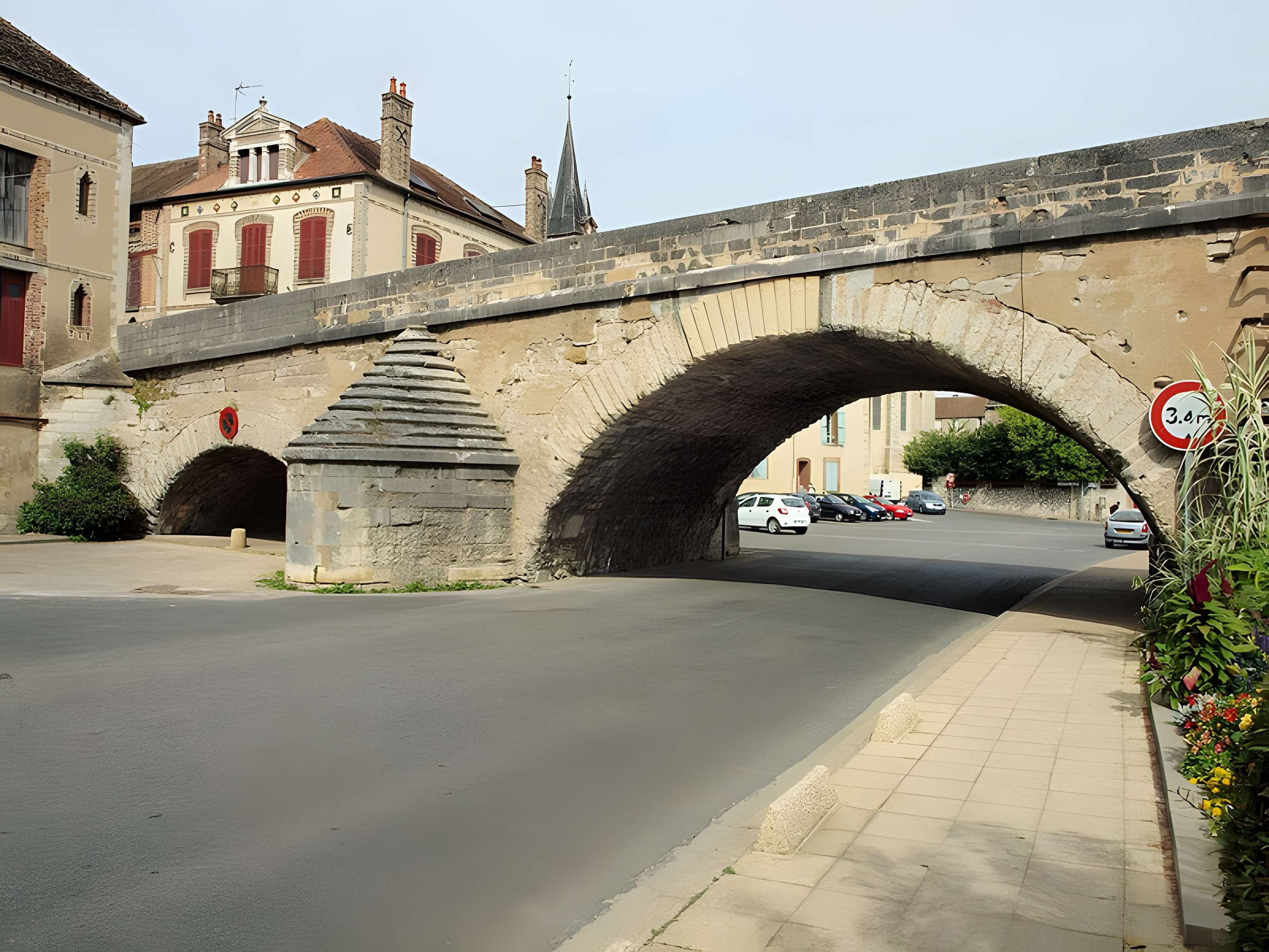 Vieux pont de Pont-sur-Yonne