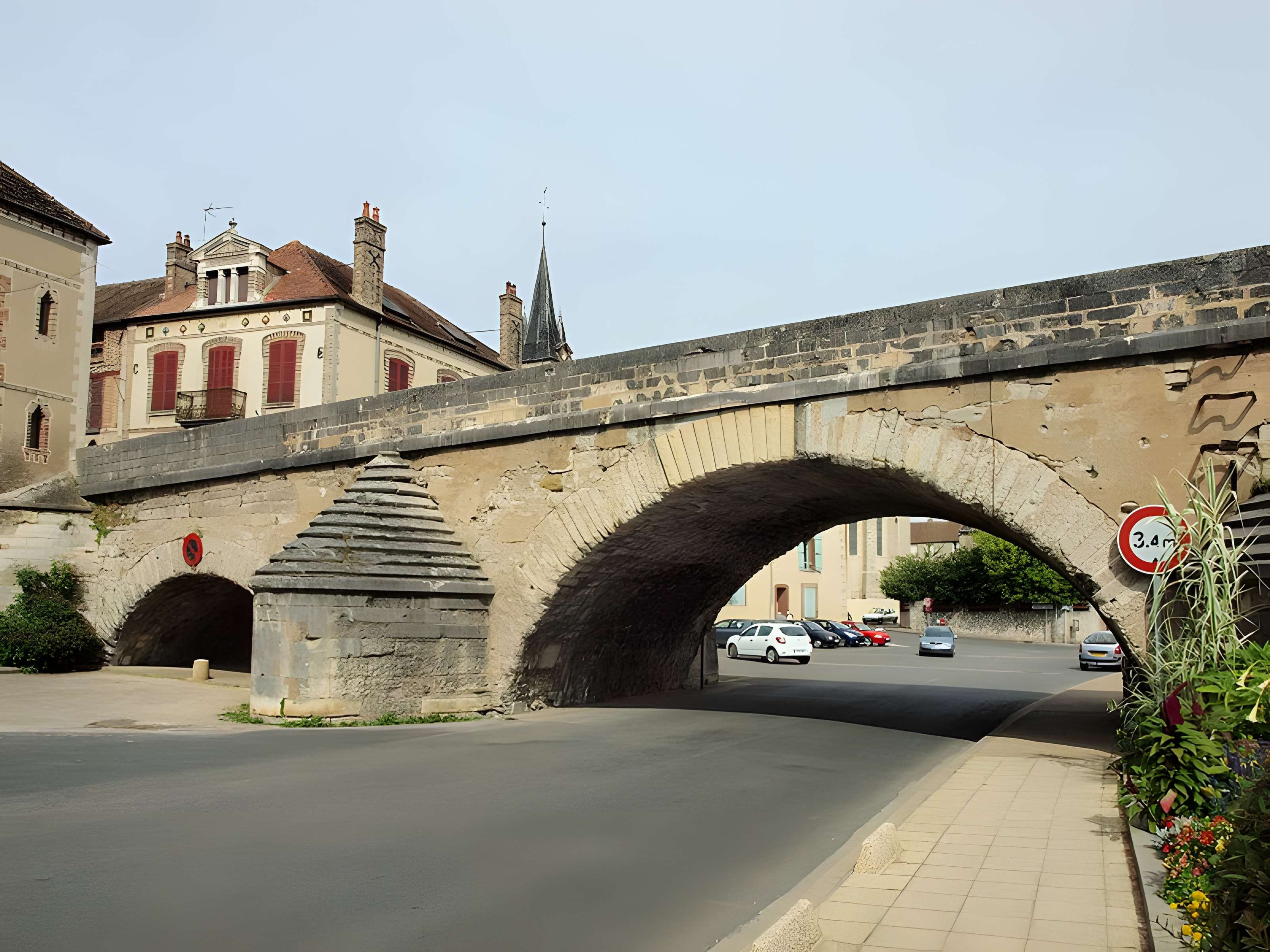 Vieux pont de Pont-sur-Yonne