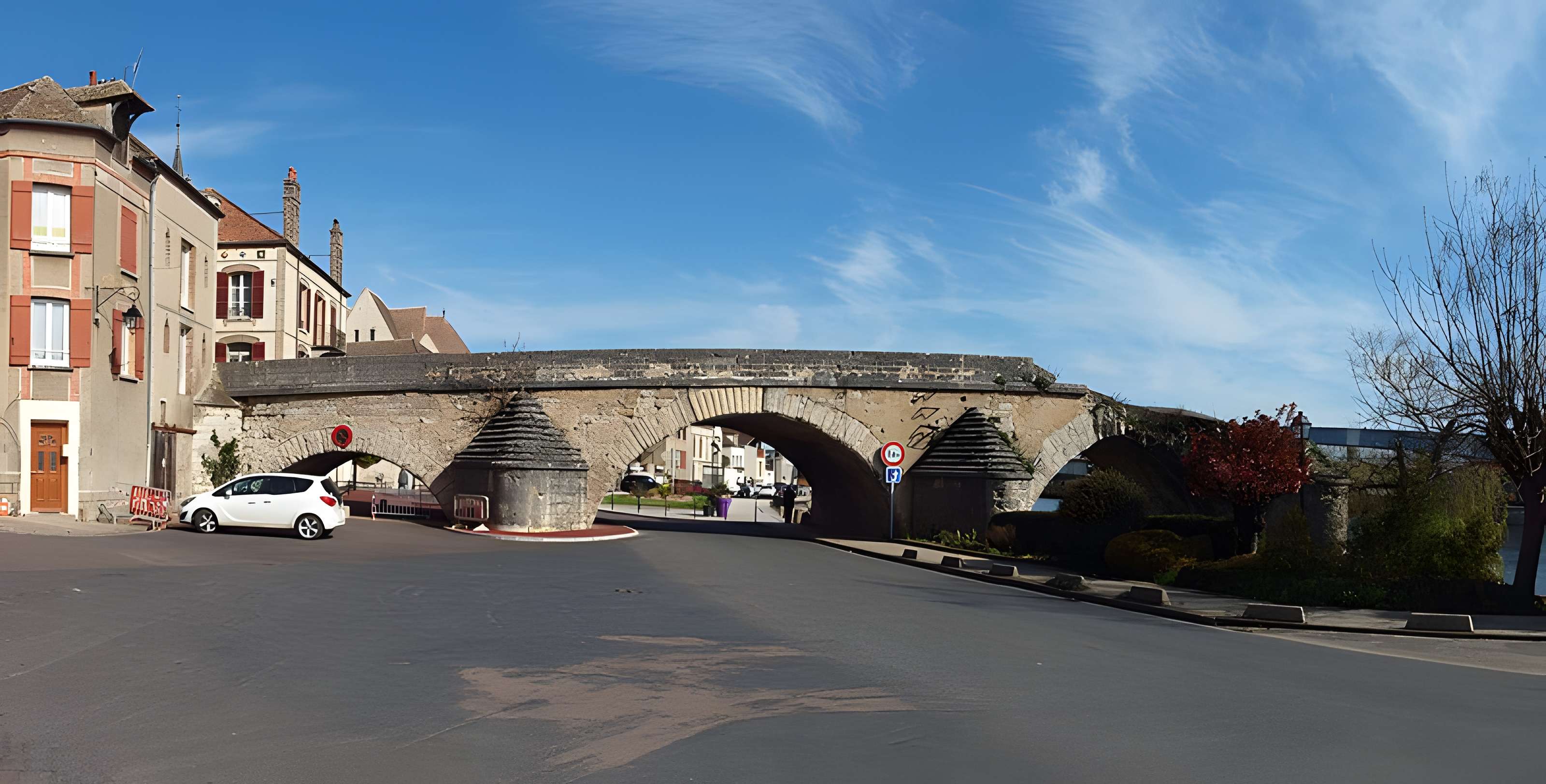 Vieux pont de Pont-sur-Yonne