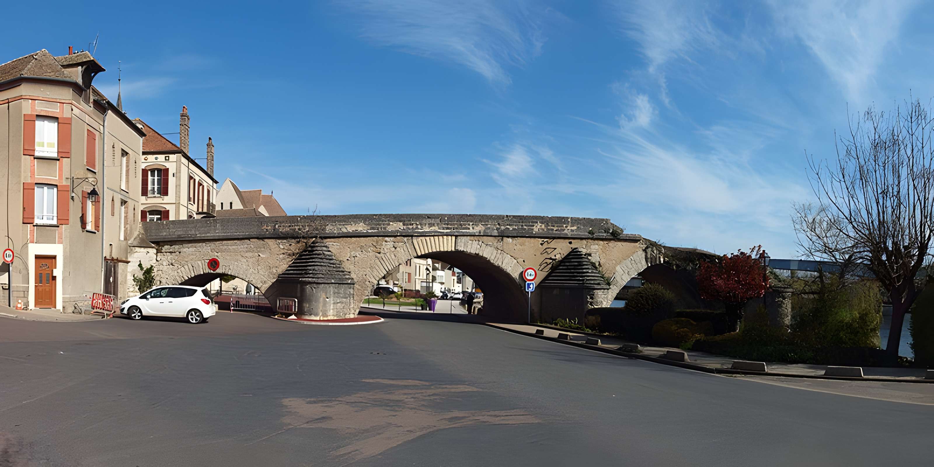 Vieux pont de Pont-sur-Yonne