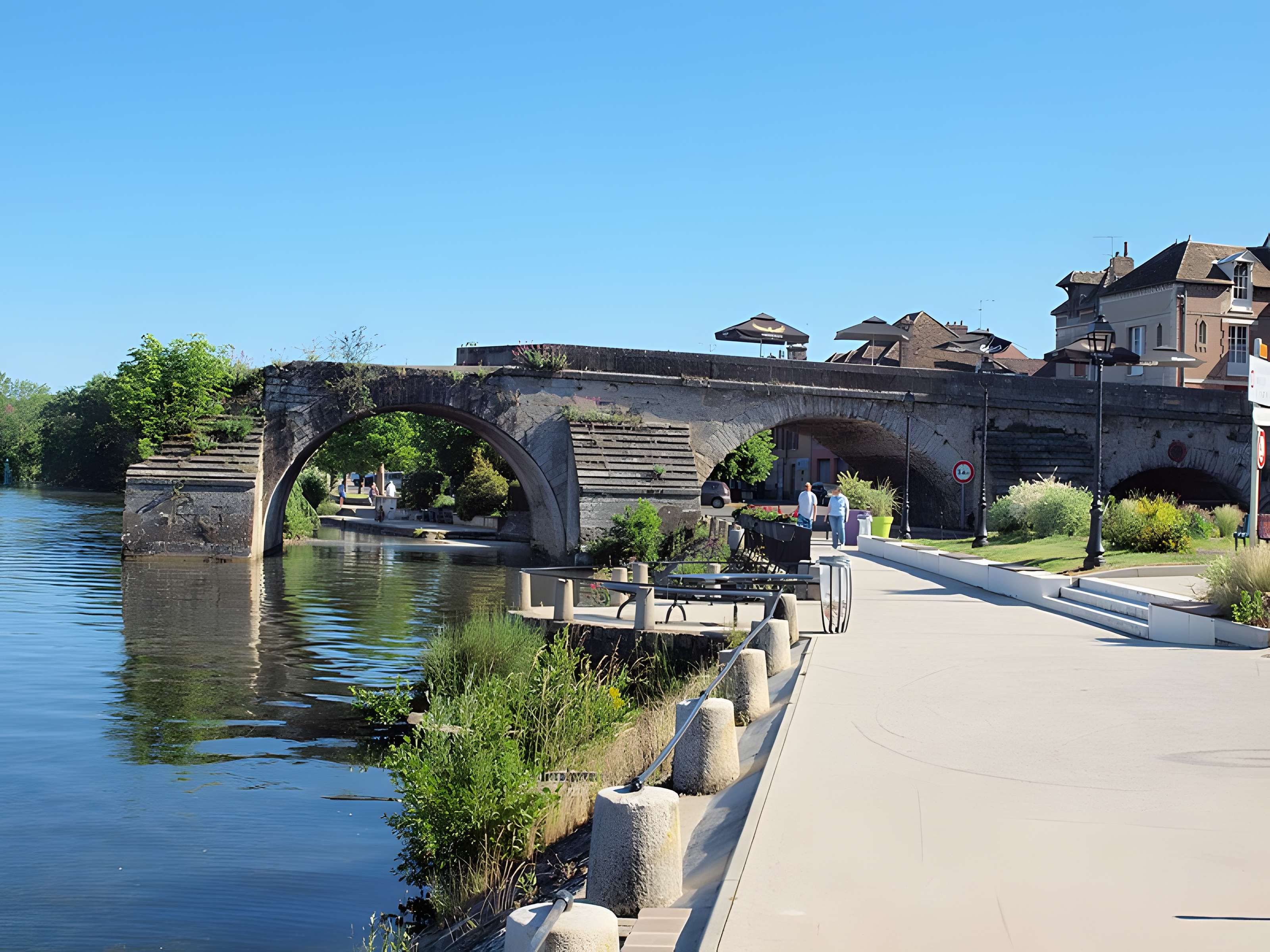 Vieux pont de Pont-sur-Yonne