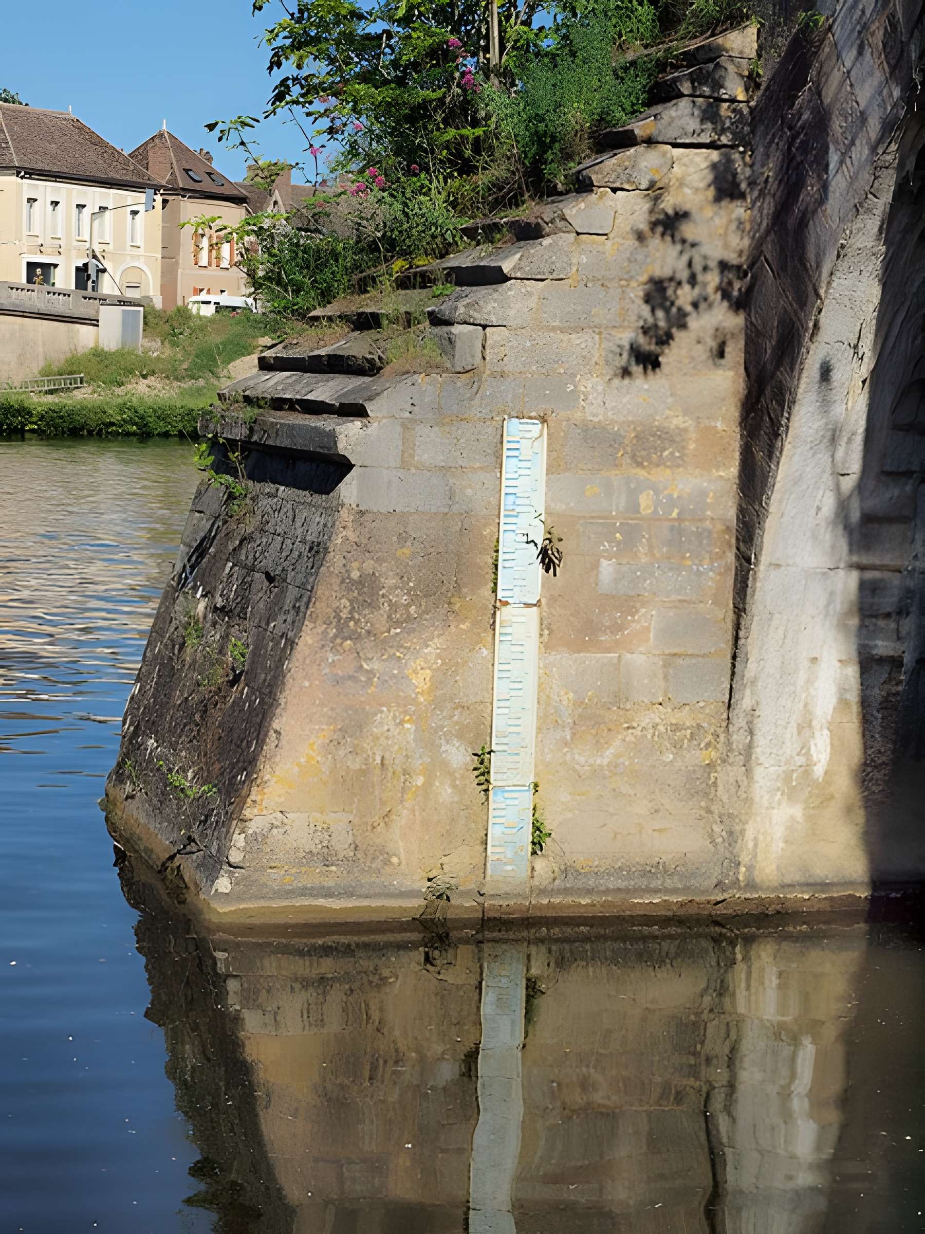Vieux pont de Pont-sur-Yonne