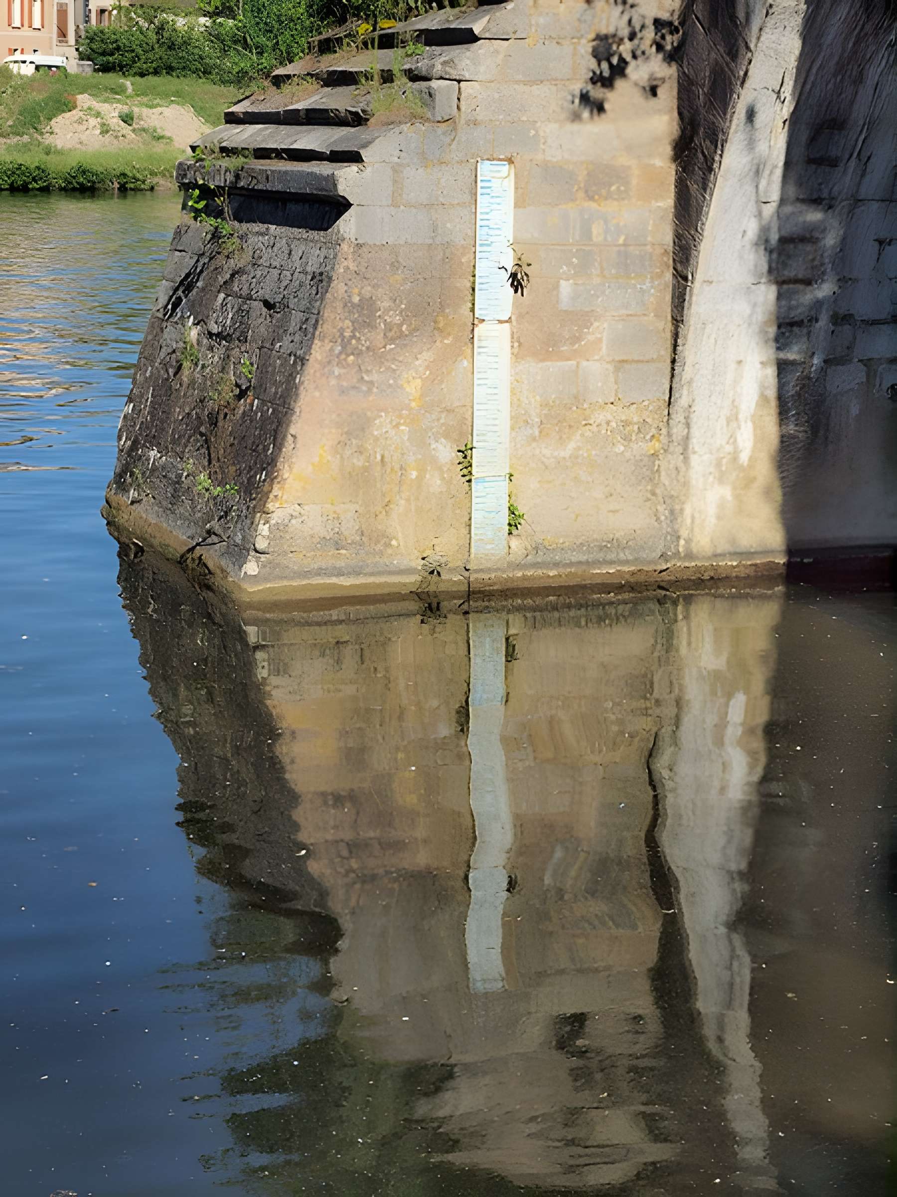 Vieux pont de Pont-sur-Yonne