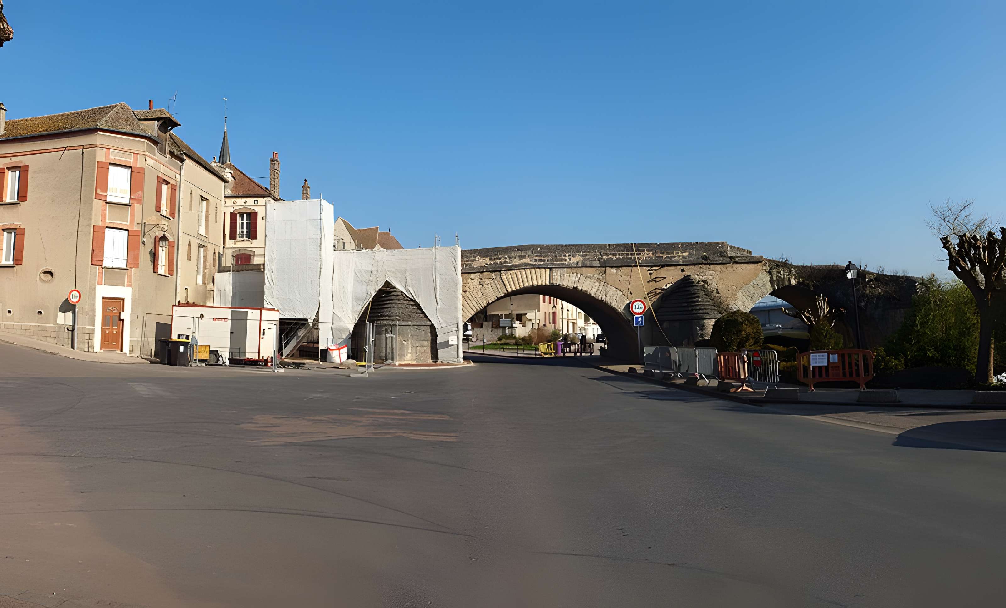 Vieux pont de Pont-sur-Yonne