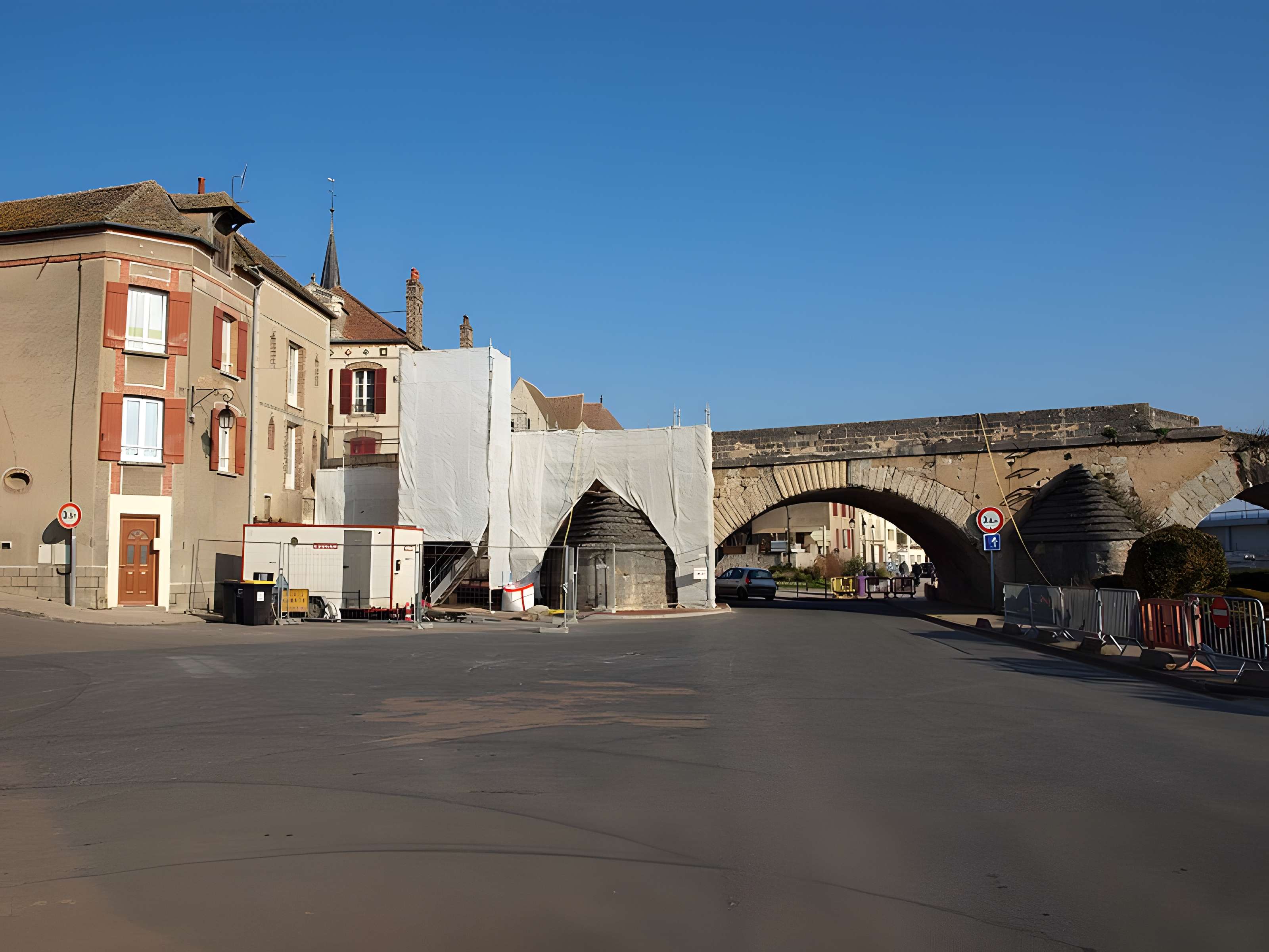 Vieux pont de Pont-sur-Yonne