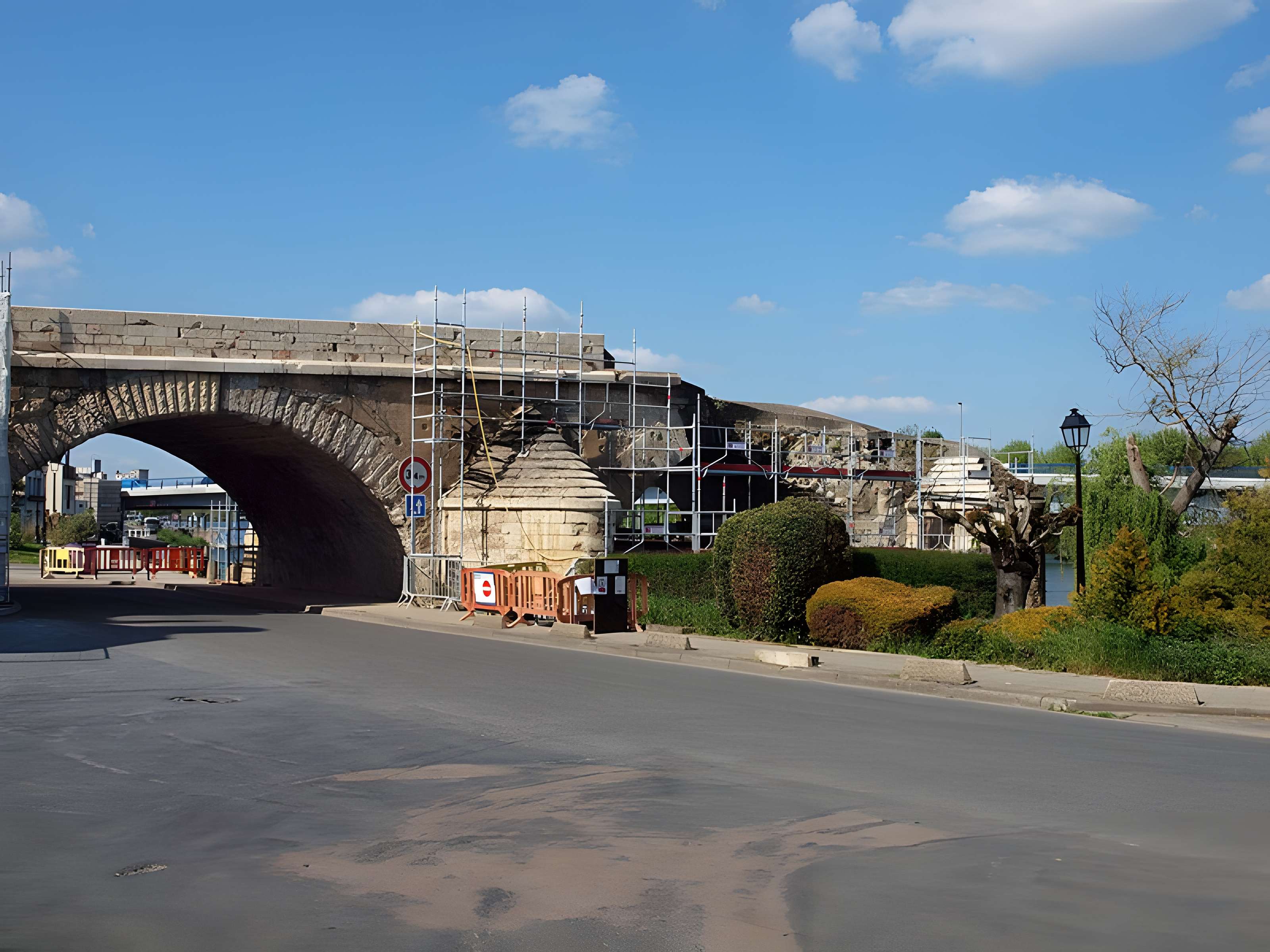 Vieux pont de Pont-sur-Yonne