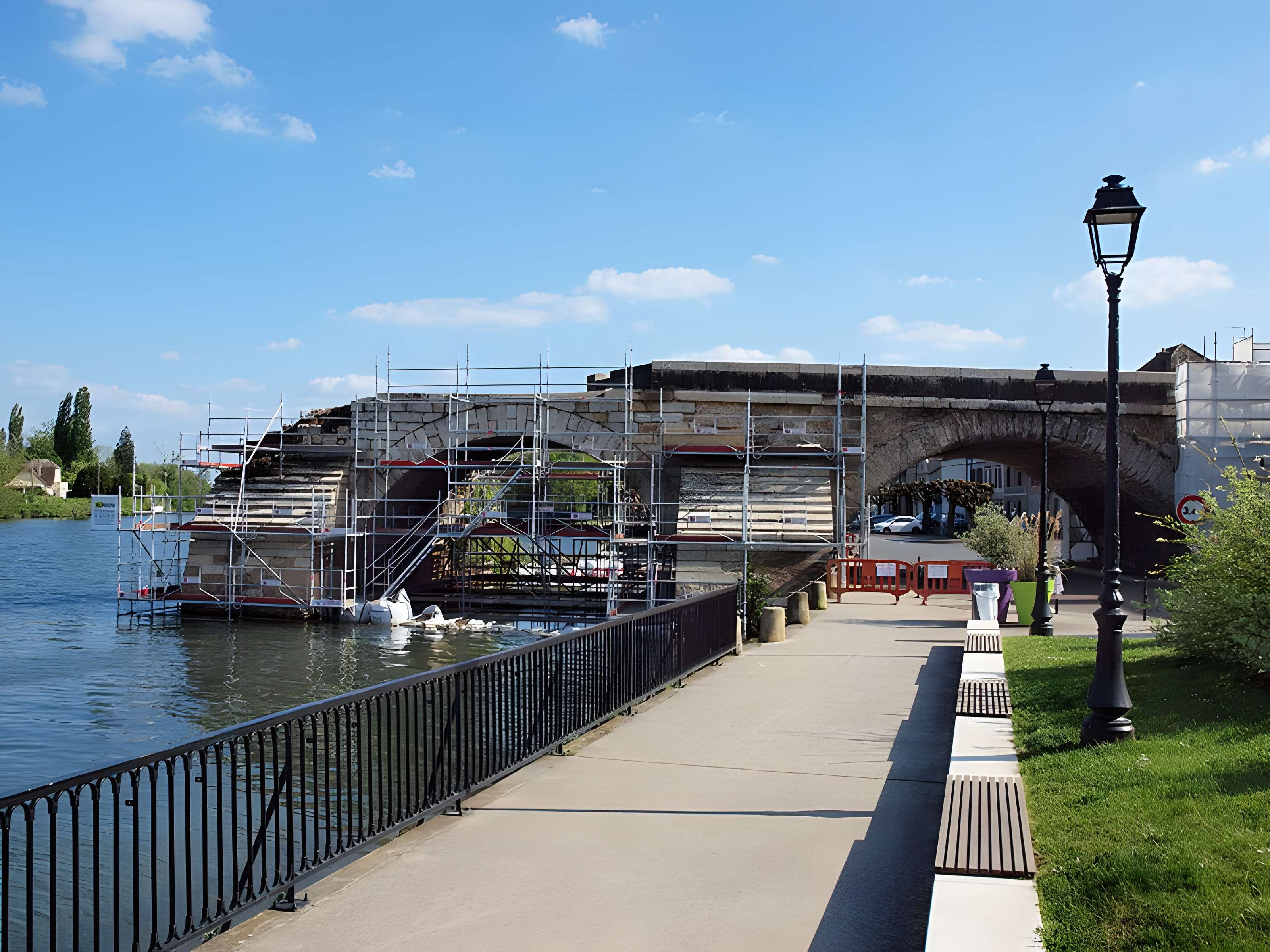 Vieux pont de Pont-sur-Yonne