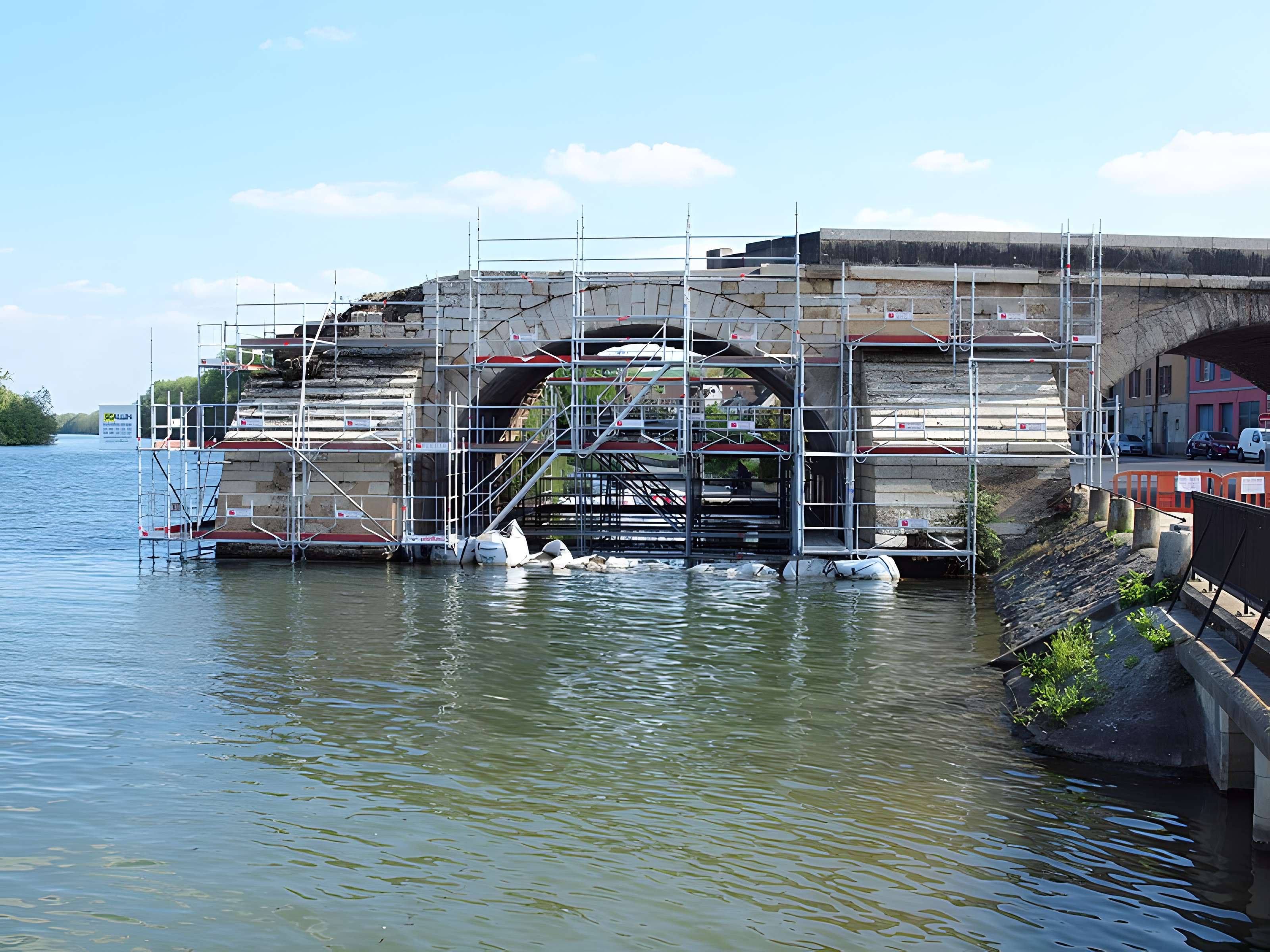Vieux pont de Pont-sur-Yonne