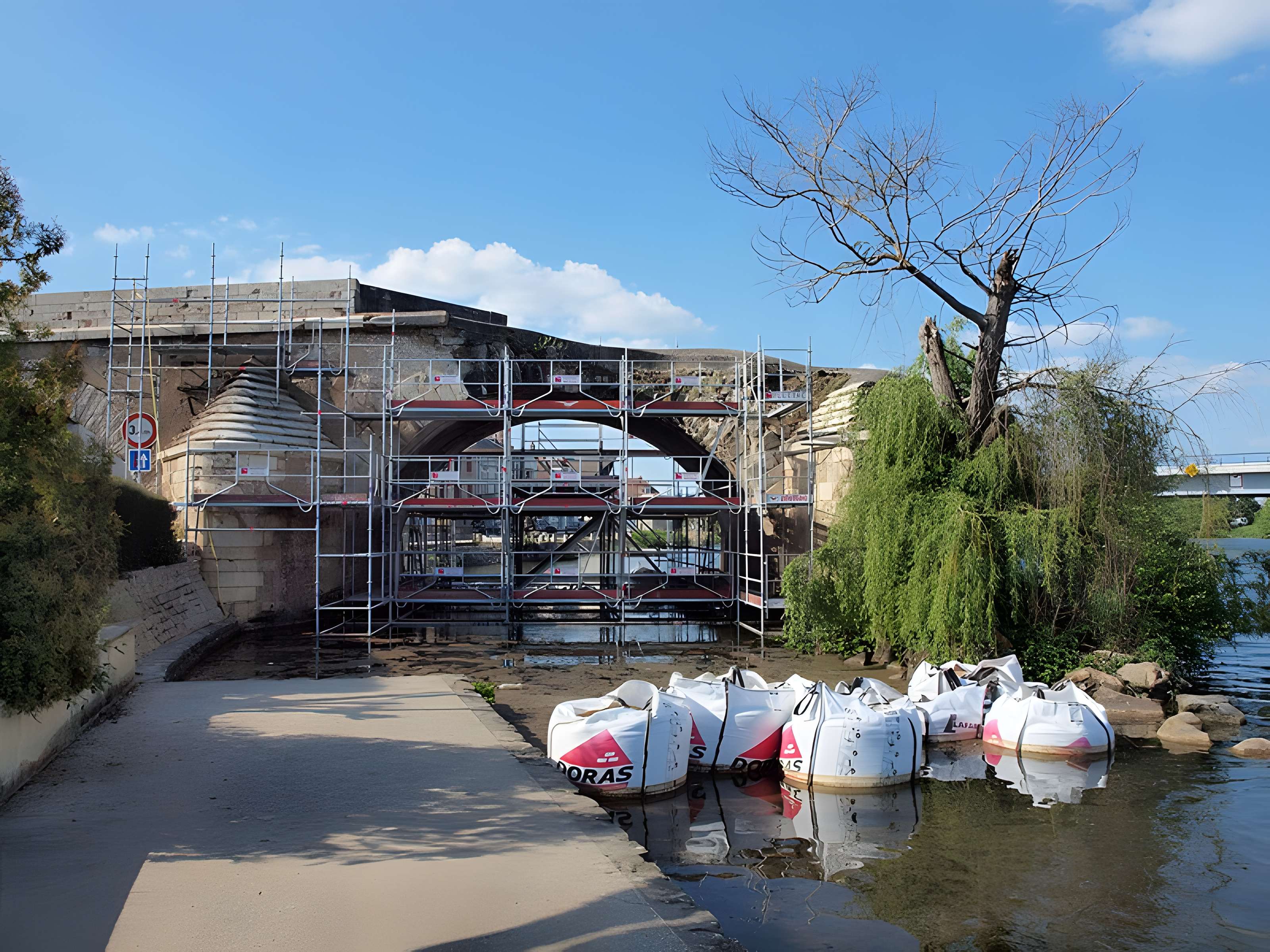Vieux pont de Pont-sur-Yonne