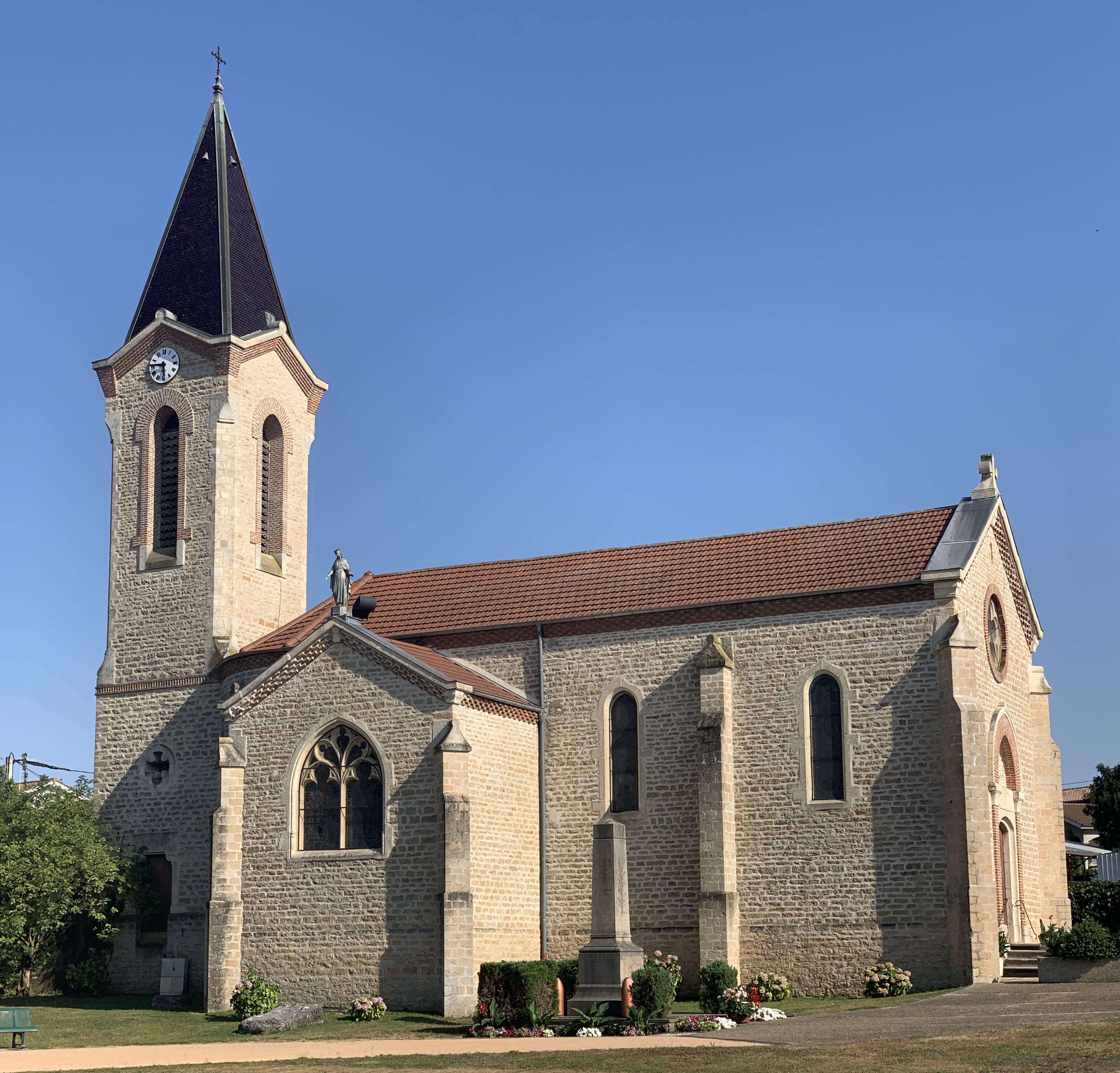 Photo de Saint-Bonnet de Toussieux Church