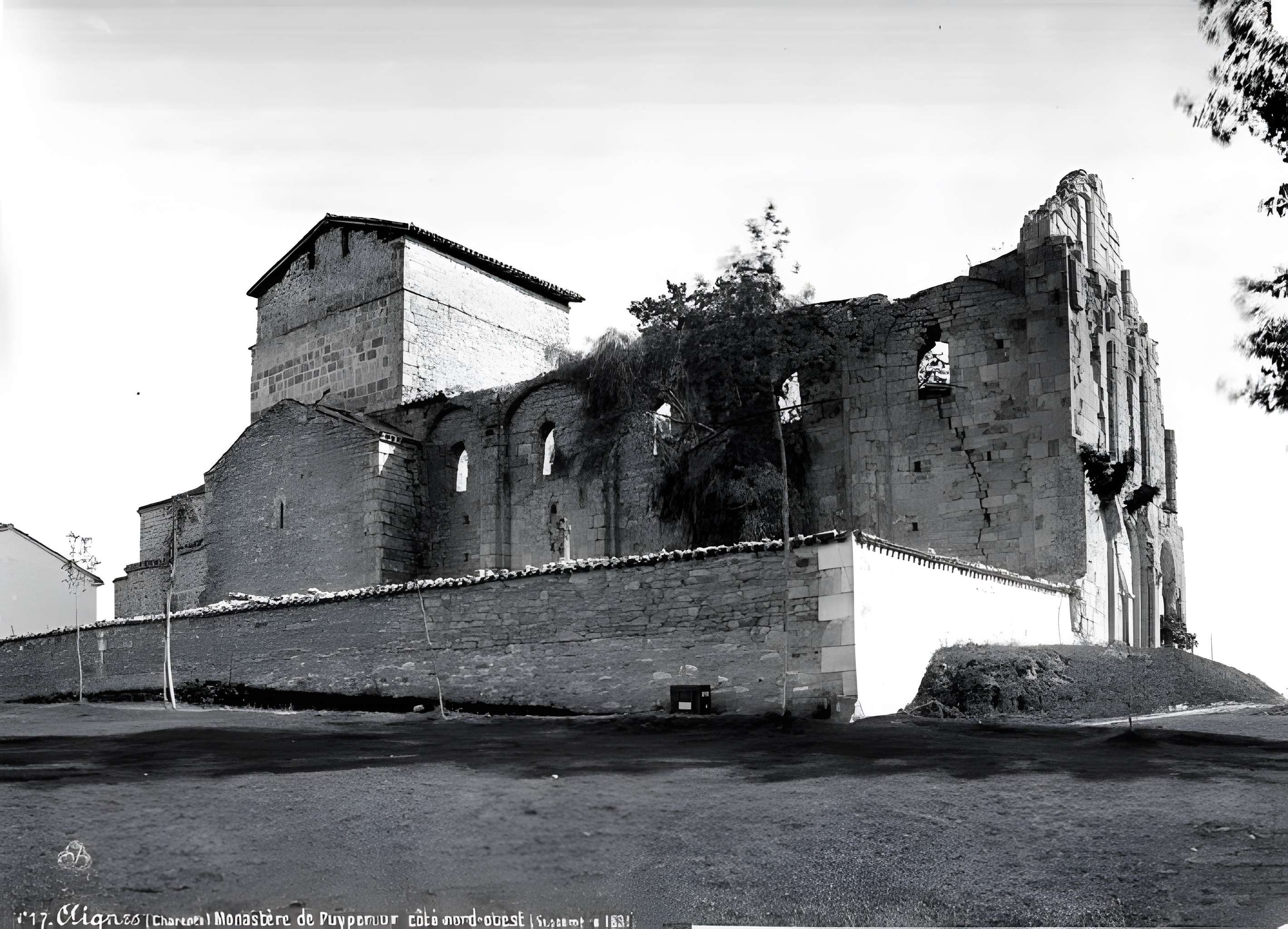 Ancienne abbaye de Puypéroux