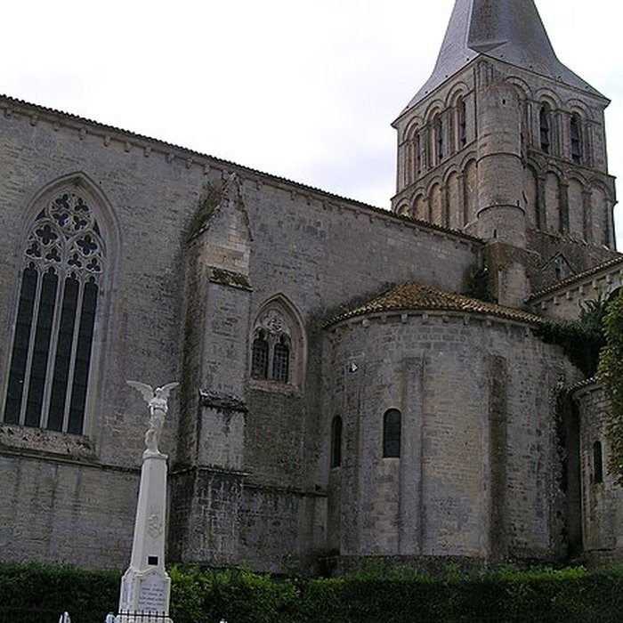 Photo de Abbaye de Saint-Amant-de-Boixe