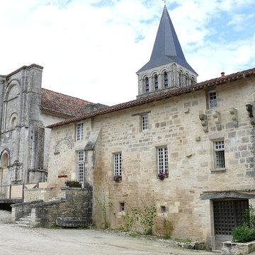 Abbaye de Saint-Amant-de-Boixe