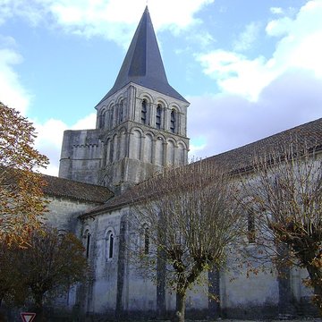 Abbaye de Saint-Amant-de-Boixe