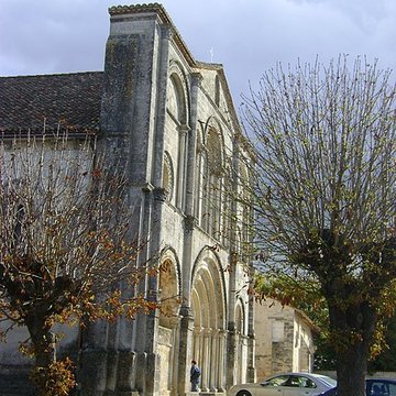 Abbaye de Saint-Amant-de-Boixe