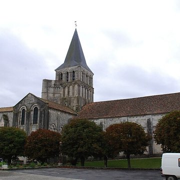 Abbaye de Saint-Amant-de-Boixe