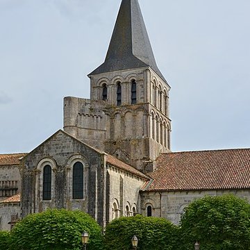 Abbaye de Saint-Amant-de-Boixe