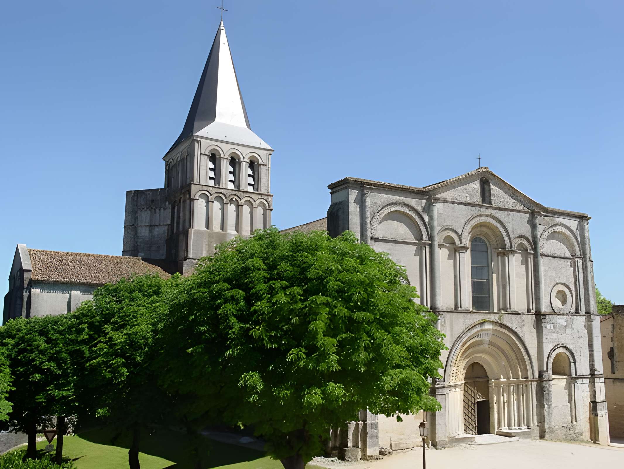 Abbaye de Saint-Amant-de-Boixe 