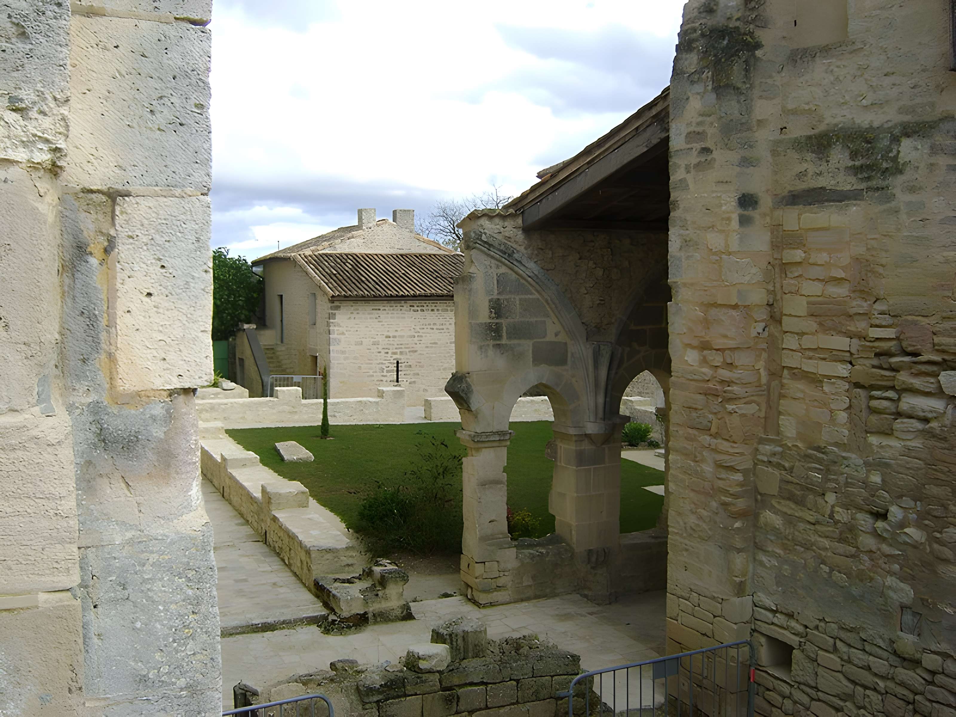 Abbaye de Saint-Amant-de-Boixe