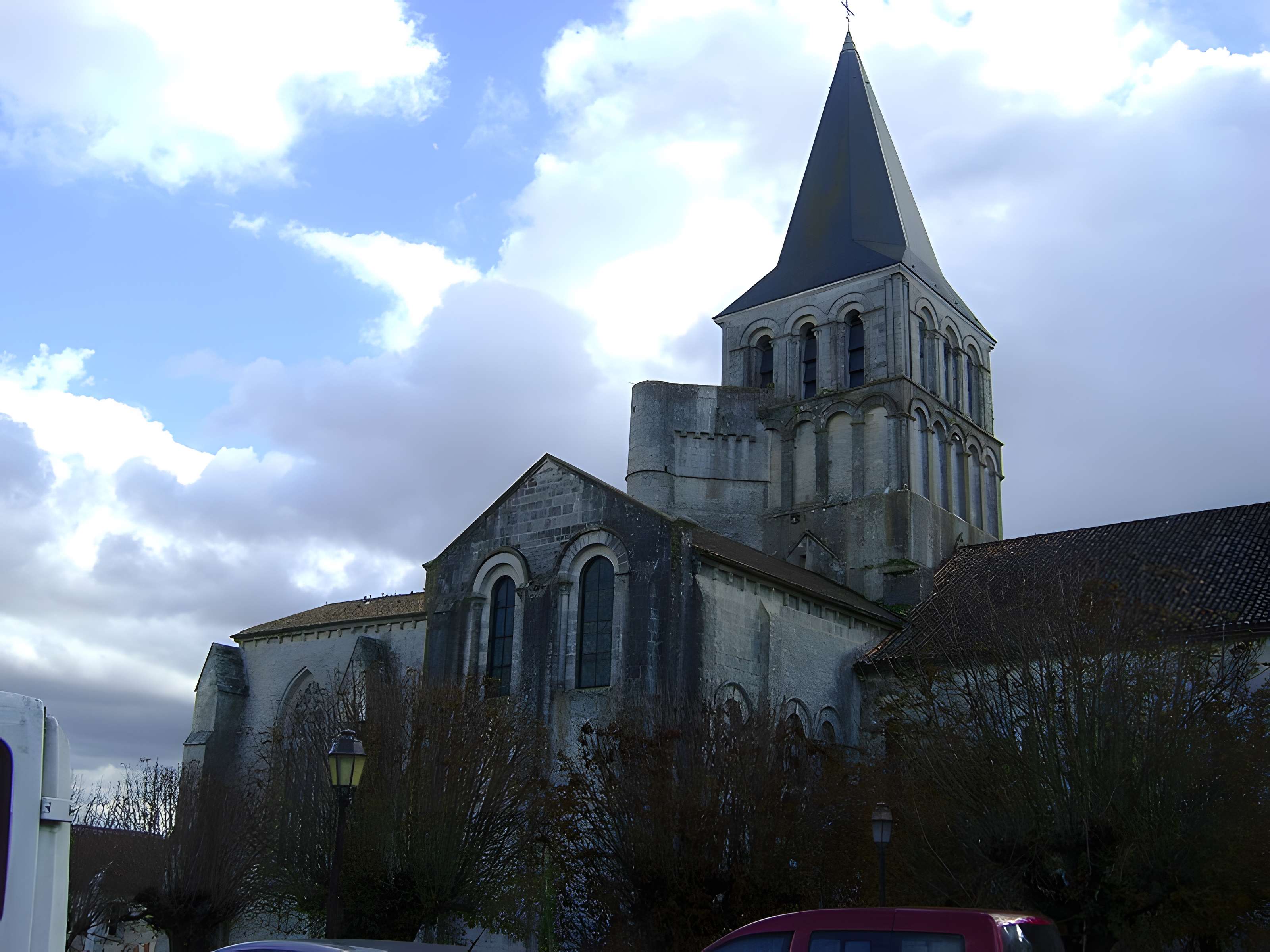 Abbaye de Saint-Amant-de-Boixe