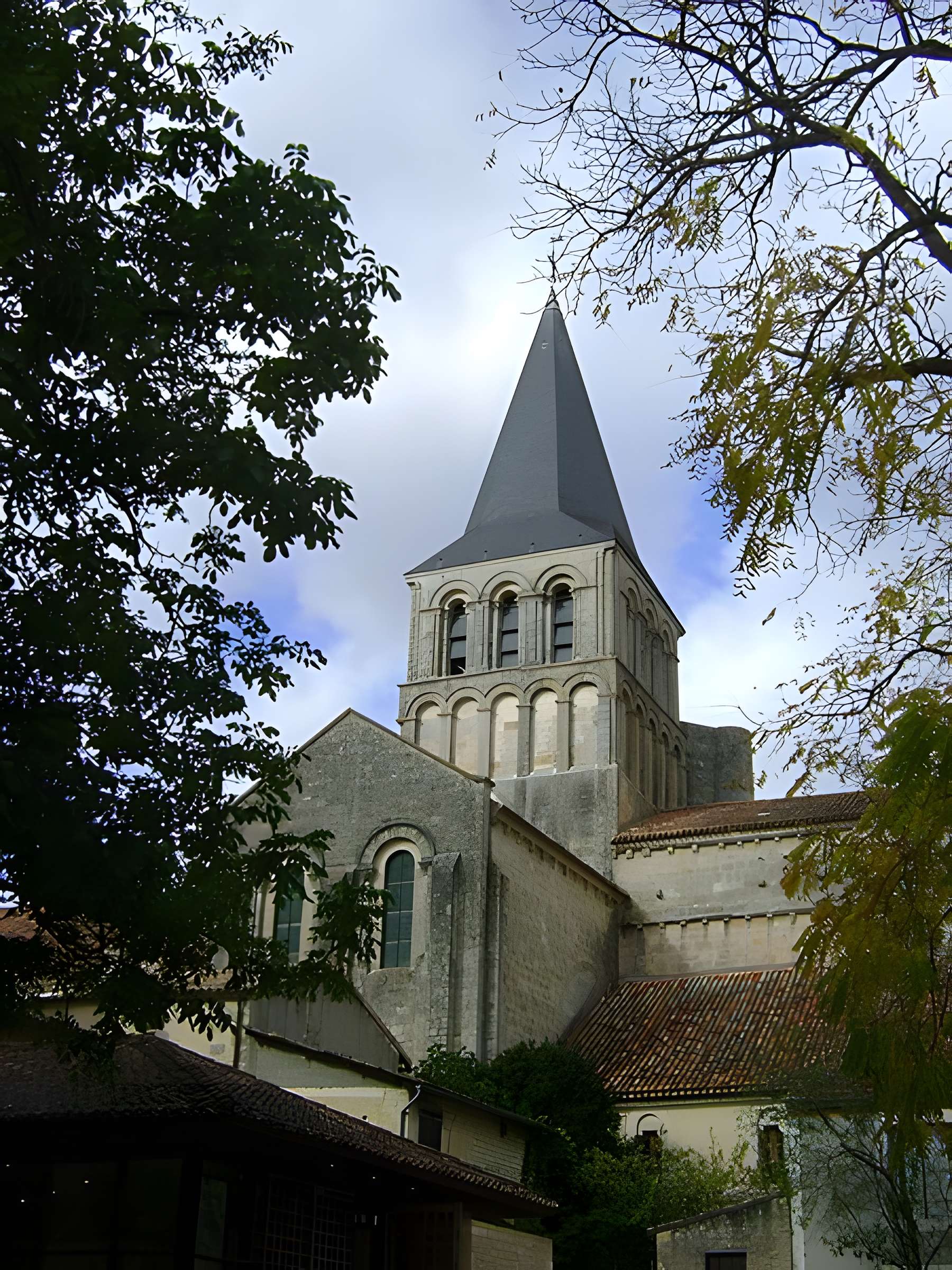 Abbaye de Saint-Amant-de-Boixe