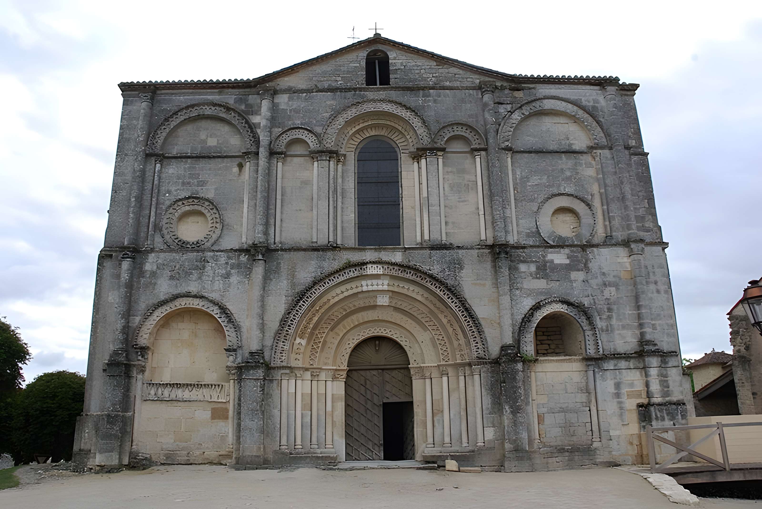 Abbaye de Saint-Amant-de-Boixe