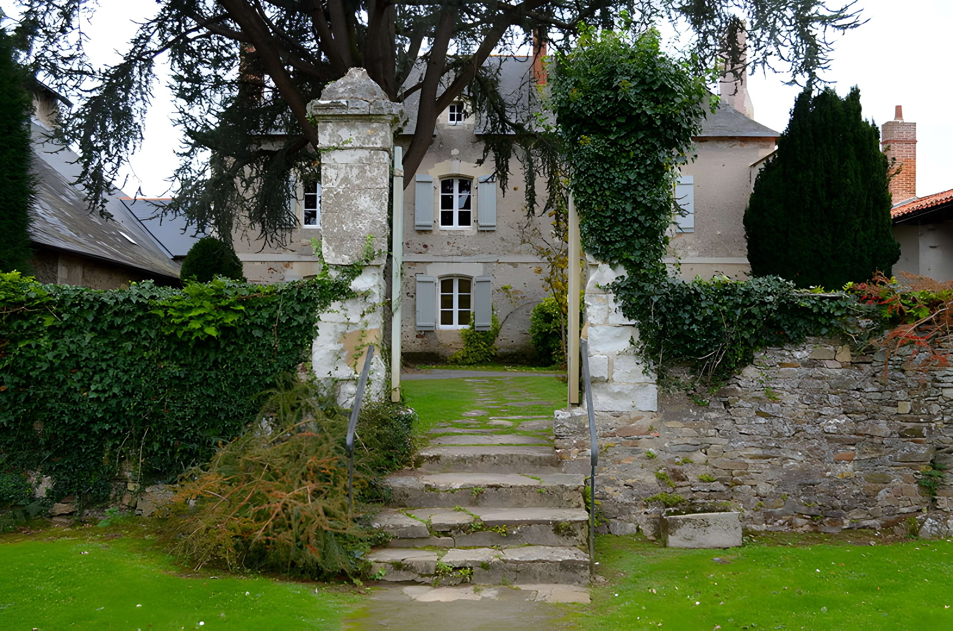 Abbaye de Saint-Philbert-de-Grand-Lieu
