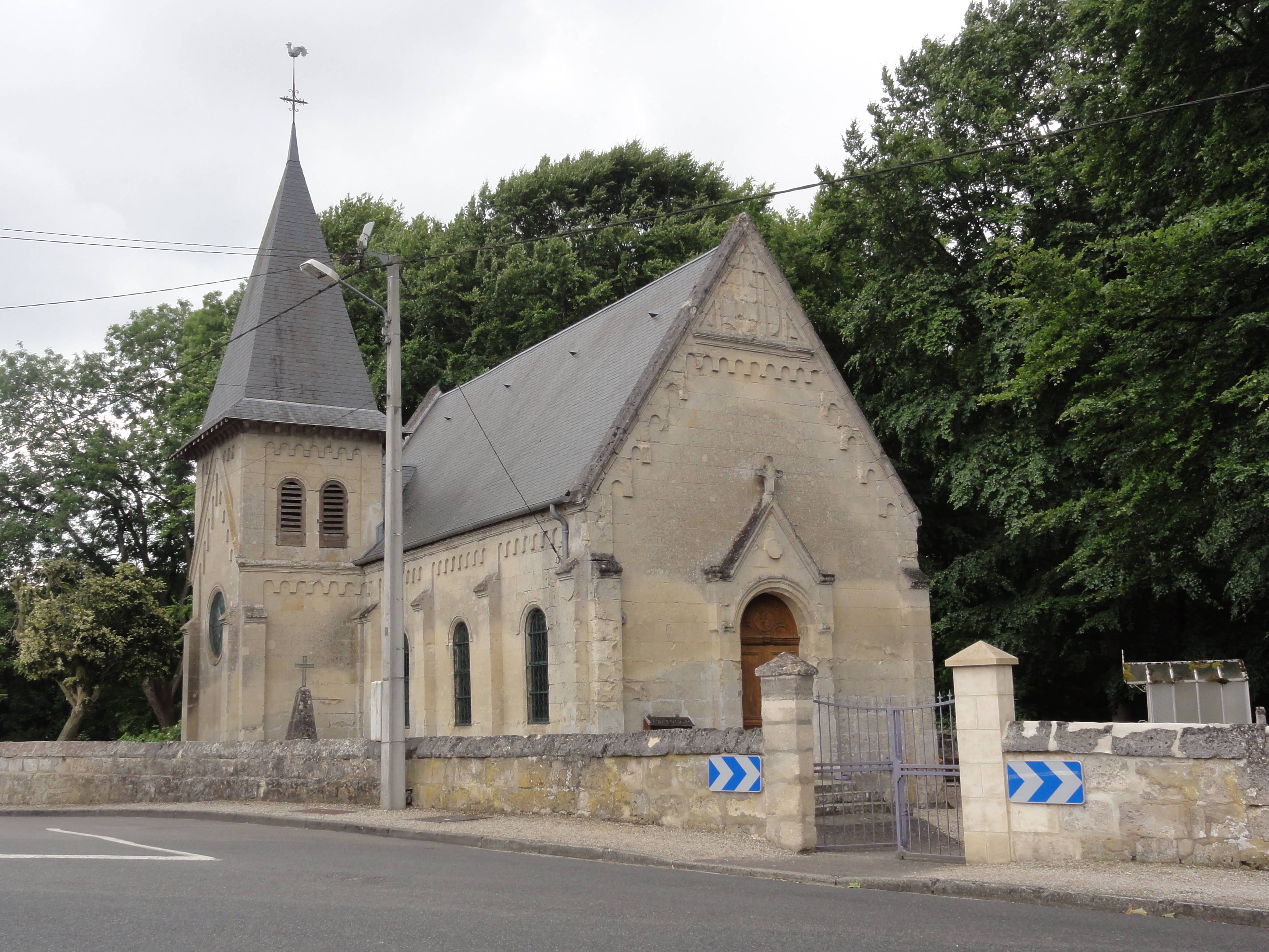 Photo de Kerk van de Geboorte-de-la-Sainte-Vierge de Verneuil-sous-Coucy