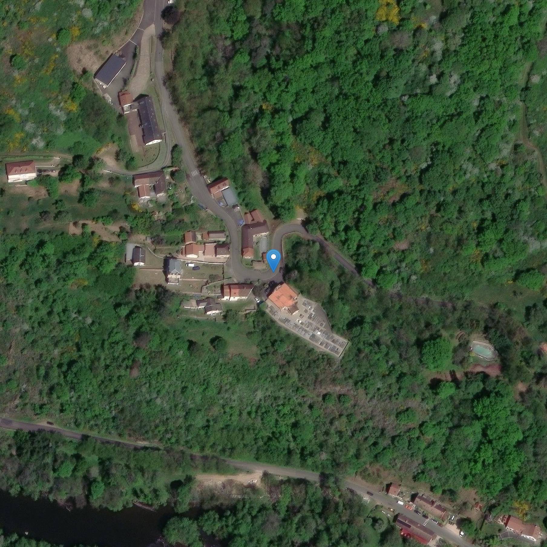 Photo de St. Pierre de Chouvigny Kirche