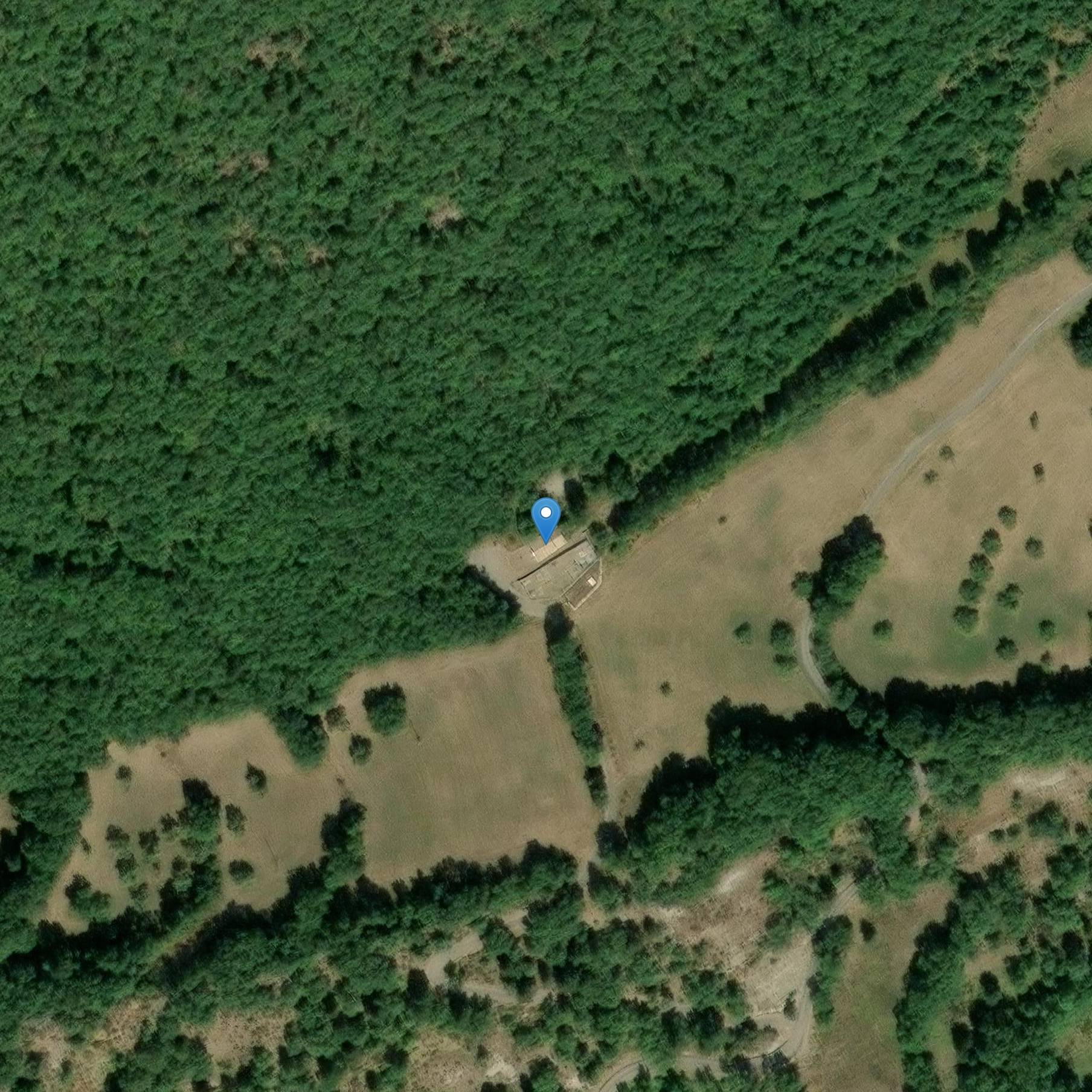 Photo de Kirche St. Peter-es-Liens von Auribeau