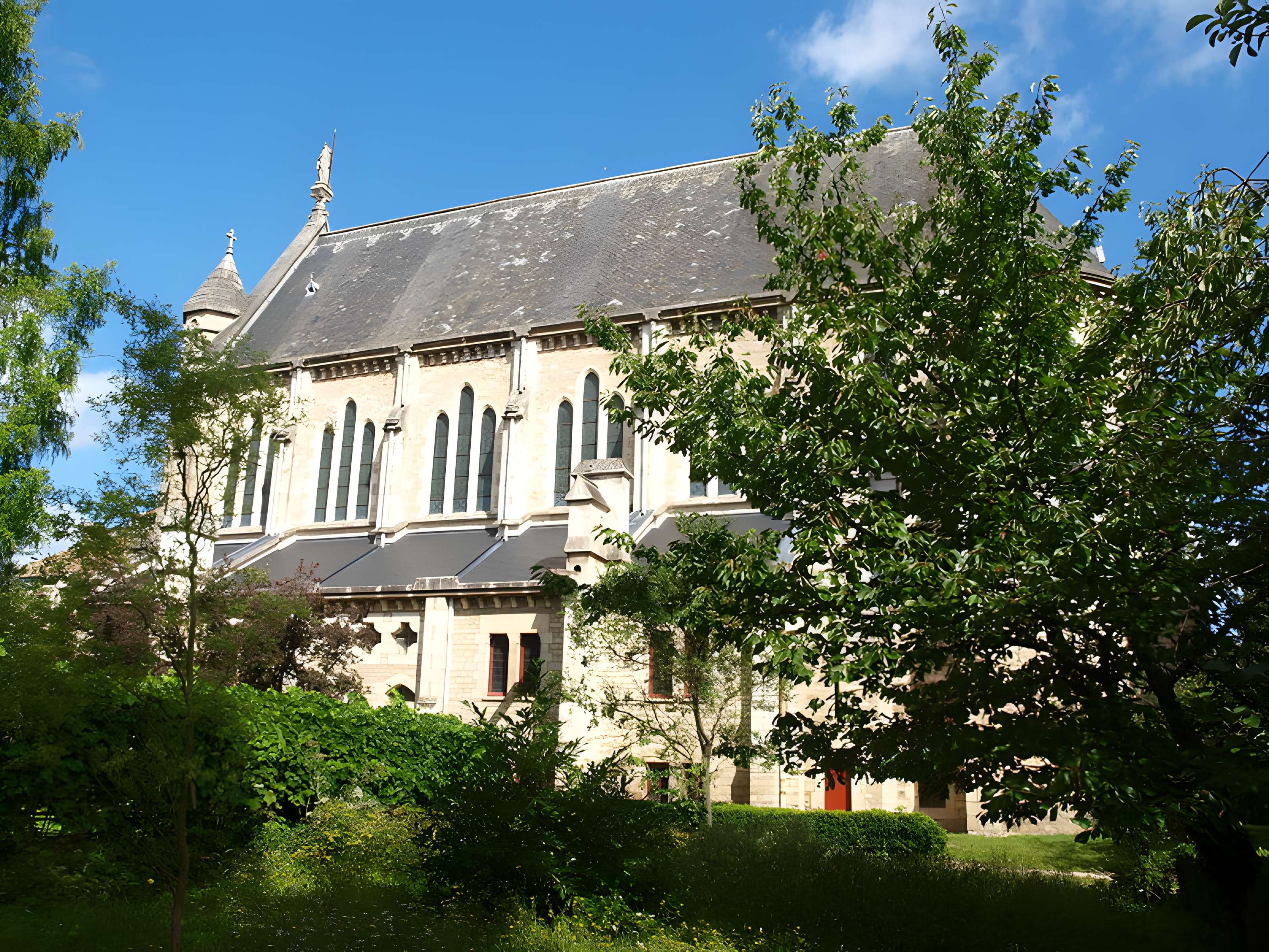 Abbaye Sainte-Colombe de Saint-Denis-lès-Sens