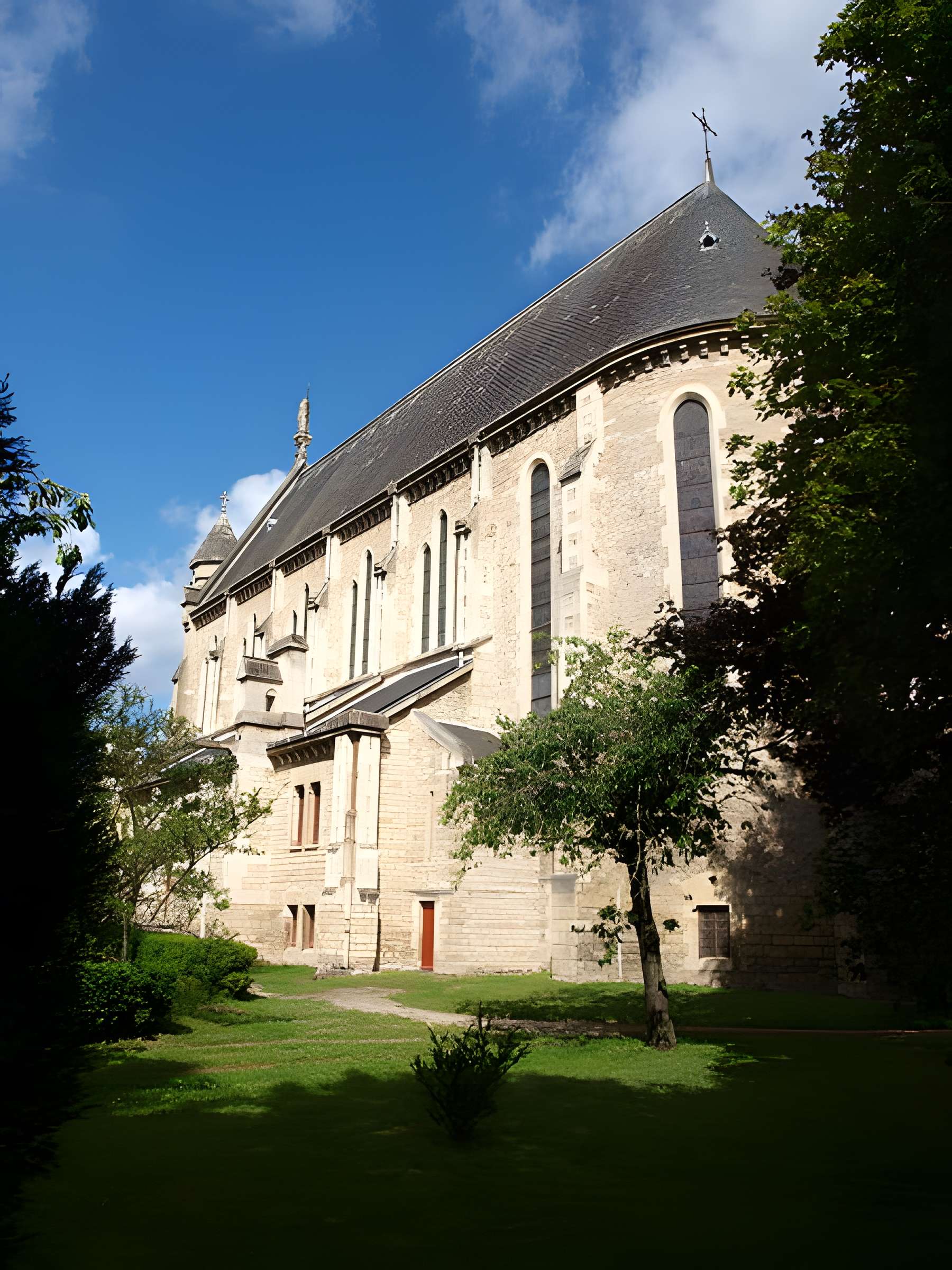 Abbaye Sainte-Colombe de Saint-Denis-lès-Sens
