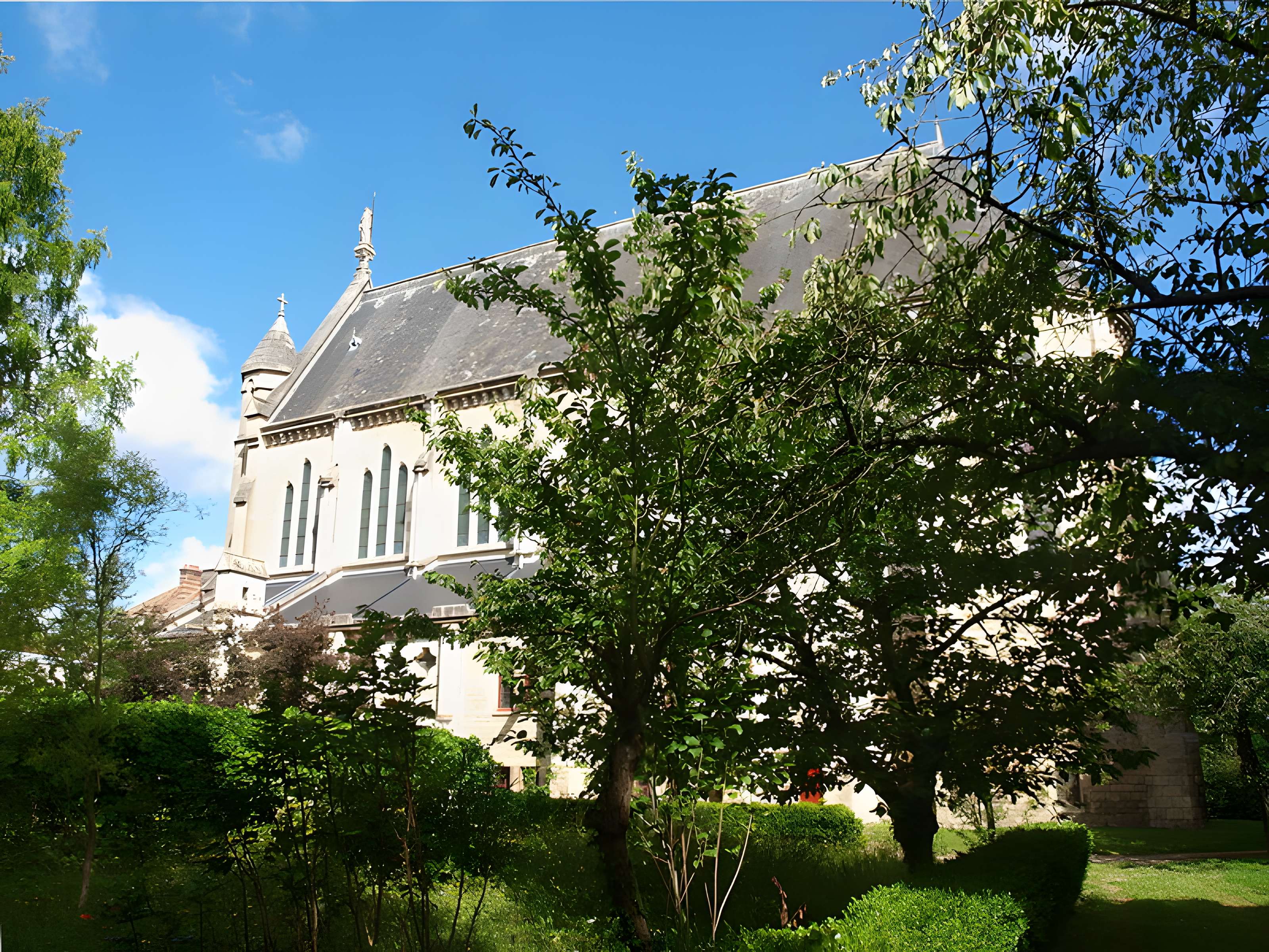 Abbaye Sainte-Colombe de Saint-Denis-lès-Sens