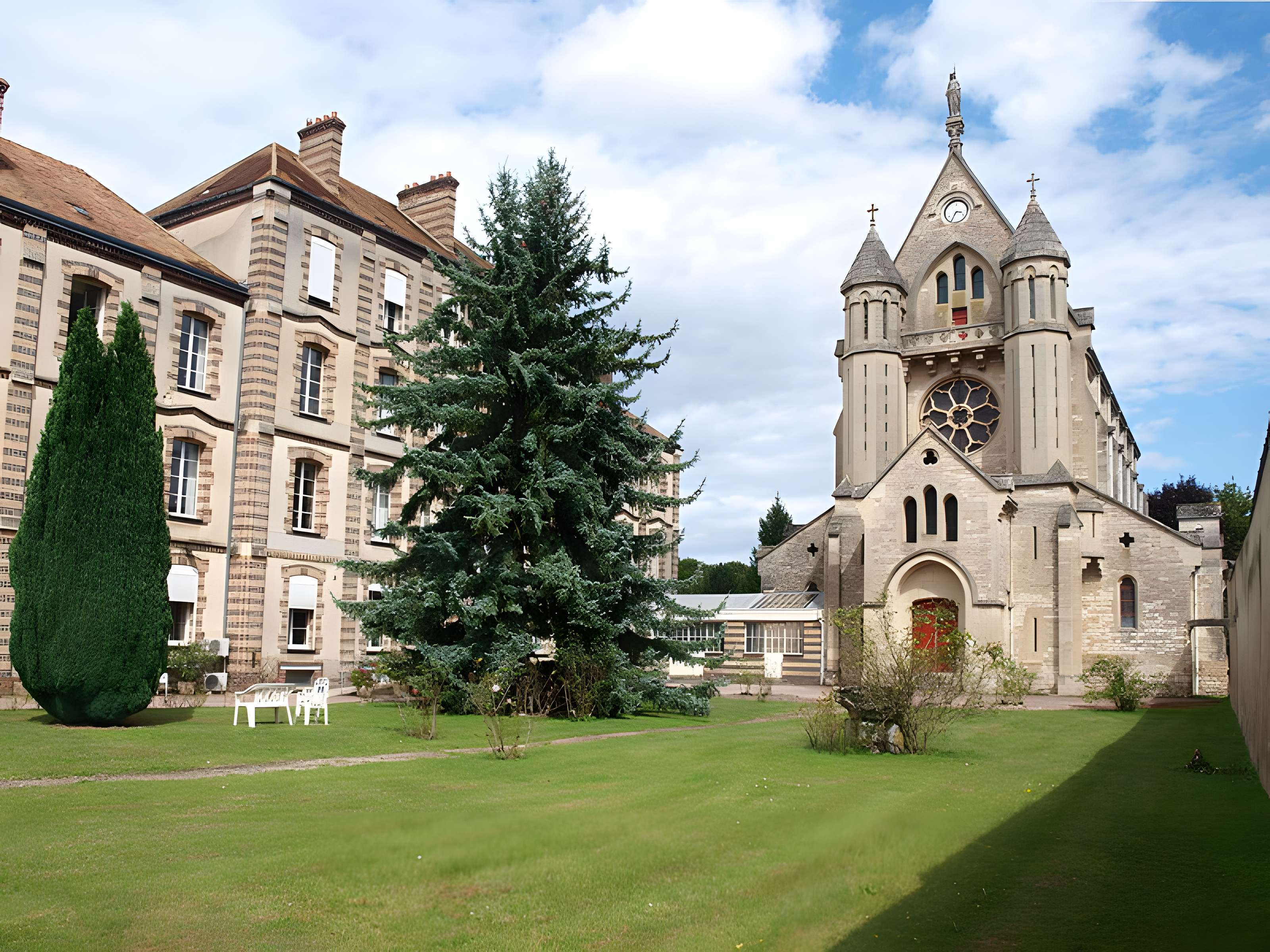 Abbaye Sainte-Colombe de Saint-Denis-lès-Sens