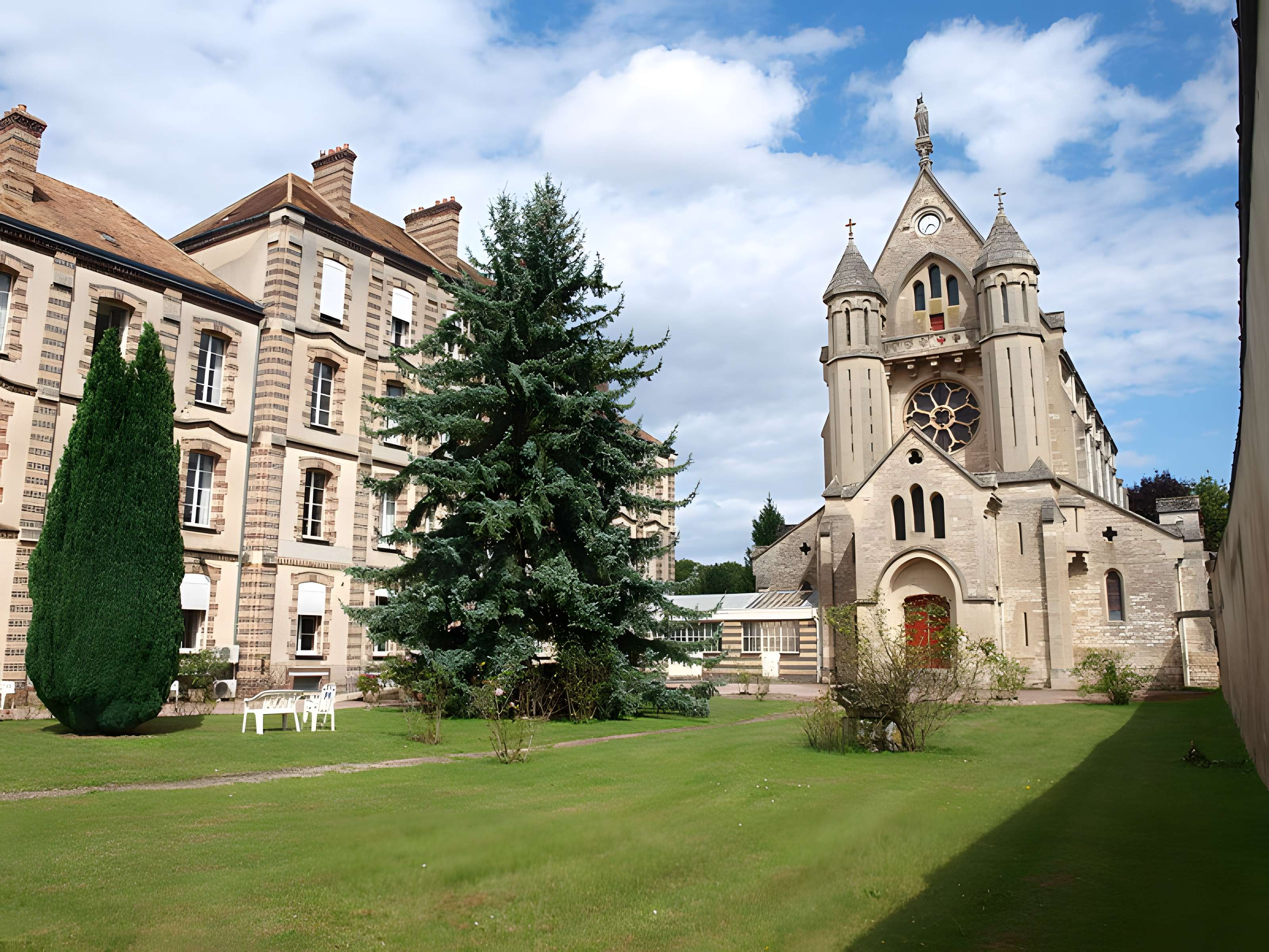 Abbaye Sainte-Colombe de Saint-Denis-lès-Sens