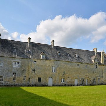Abbaye Sainte-Marie de Longues-sur-Mer