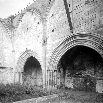 Abbaye Sainte-Marie de Longues-sur-Mer