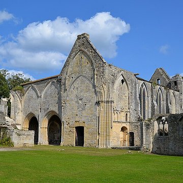 Abbaye Sainte-Marie de Longues-sur-Mer