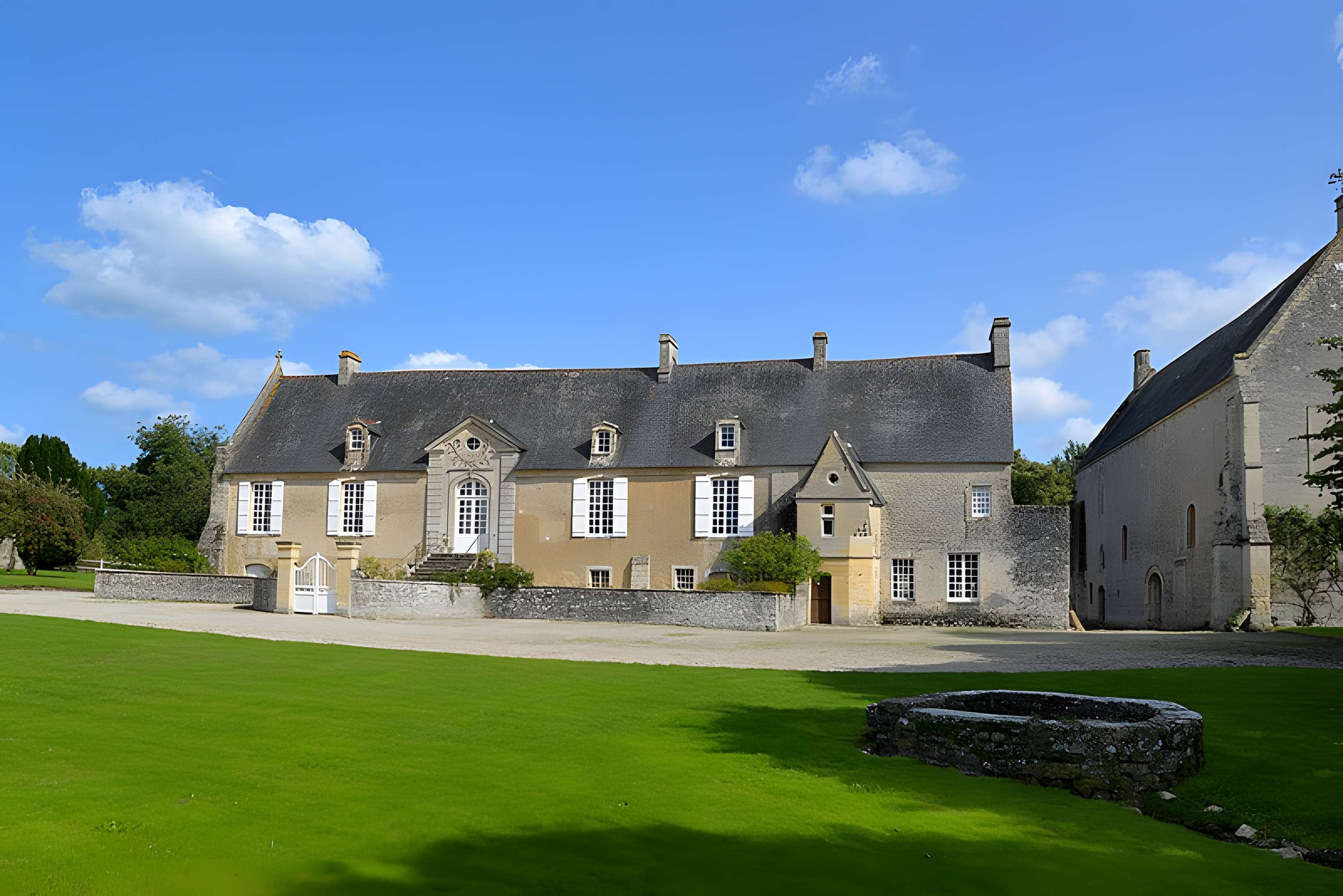 Abbaye Sainte-Marie de Longues-sur-Mer